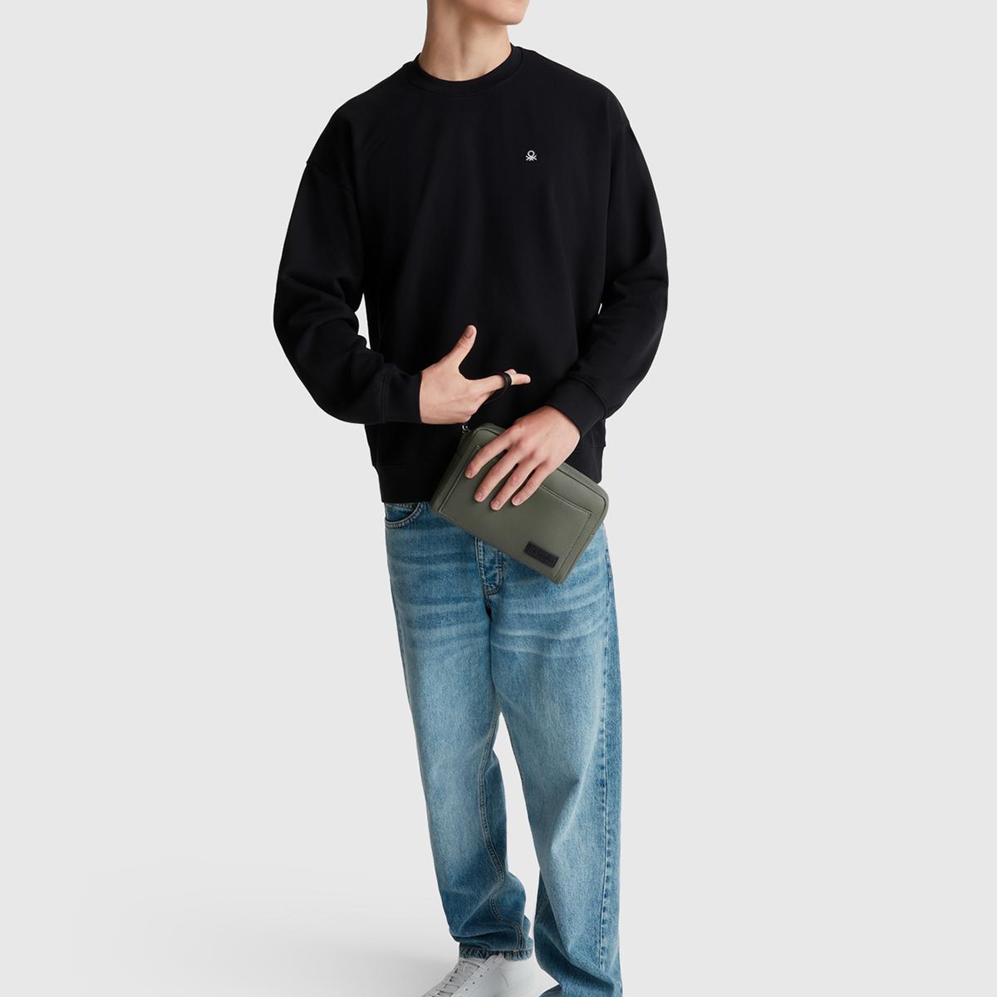 Erkek Siyah %100 Pamuk Önü Logo İşlemeli Bisiklet Yaka Sweatshirt