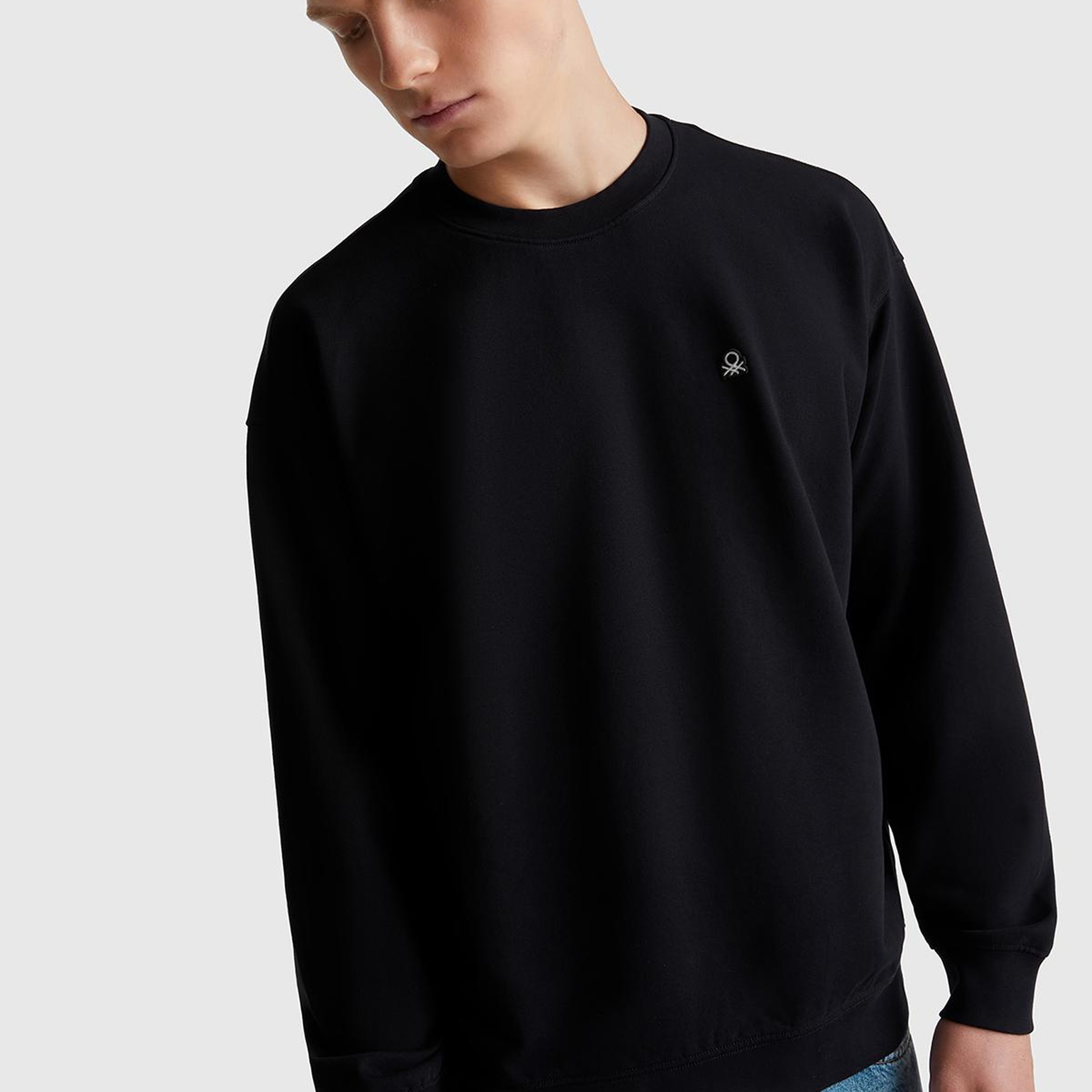Erkek Siyah %100 Pamuk Önü Logo İşlemeli Bisiklet Yaka Sweatshirt