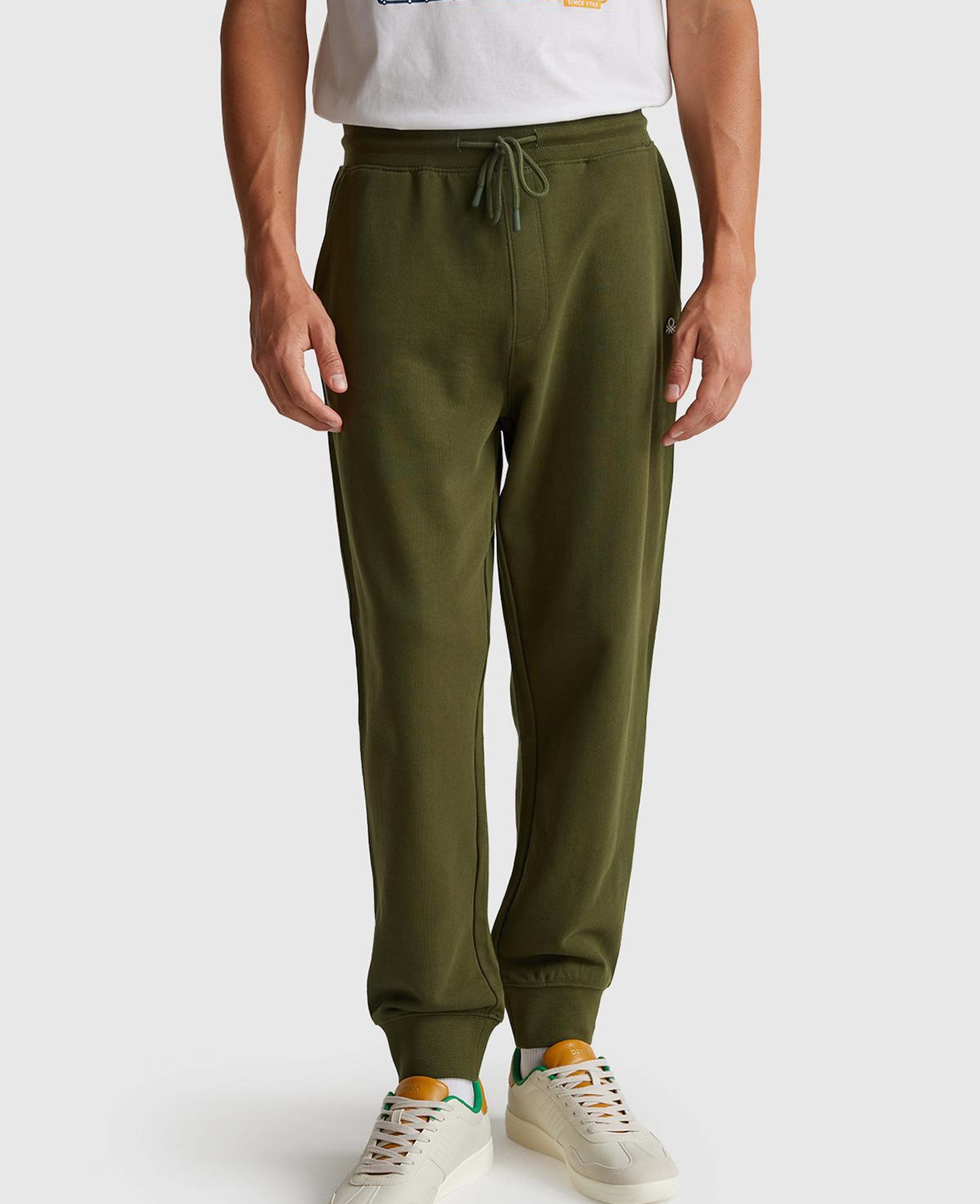 Erkek Haki Yeşilli %100 Pamuk Yanları Cepli Arkası Cep Detaylı Eşofman Altı