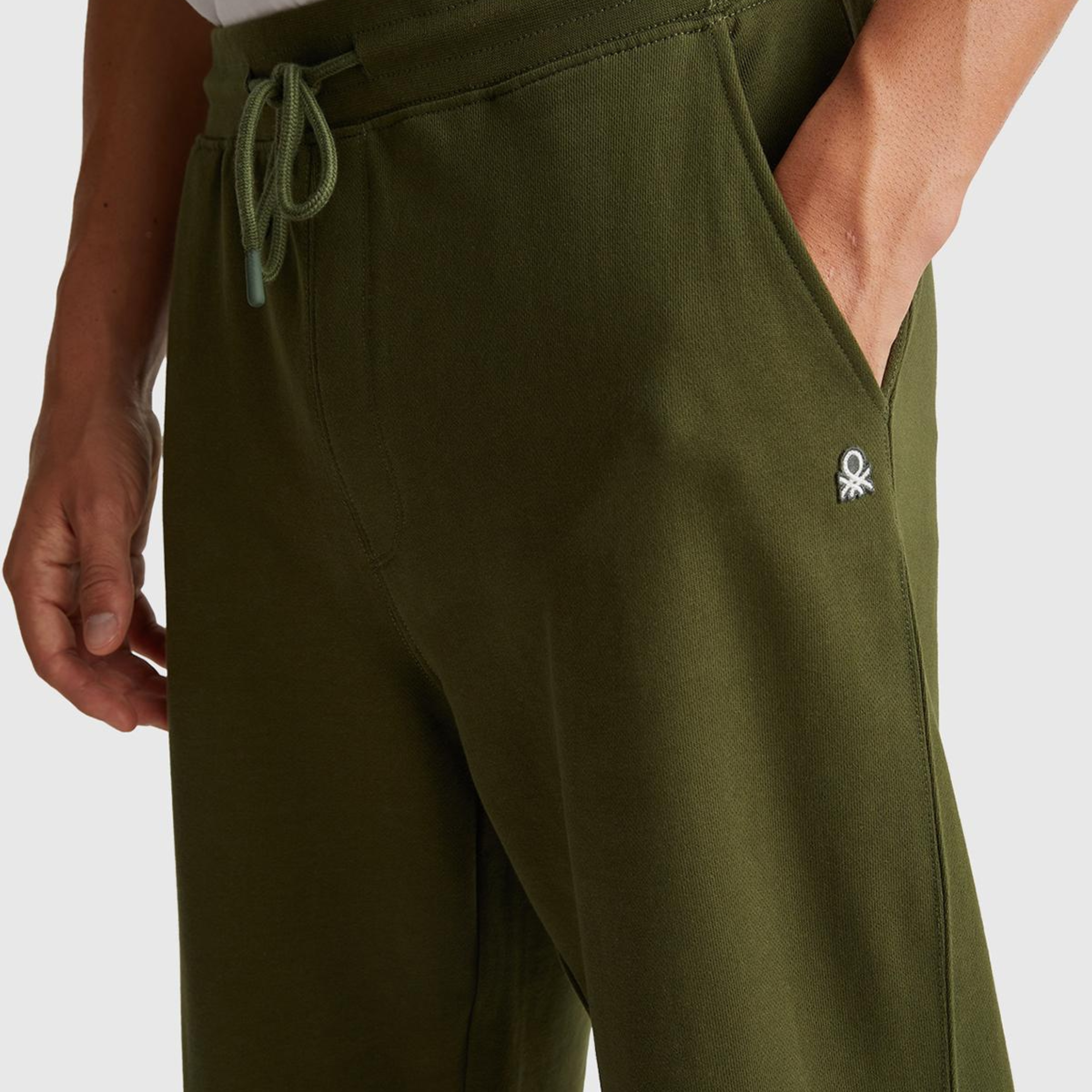 Erkek Haki Yeşilli %100 Pamuk Yanları Cepli Arkası Cep Detaylı Eşofman Altı