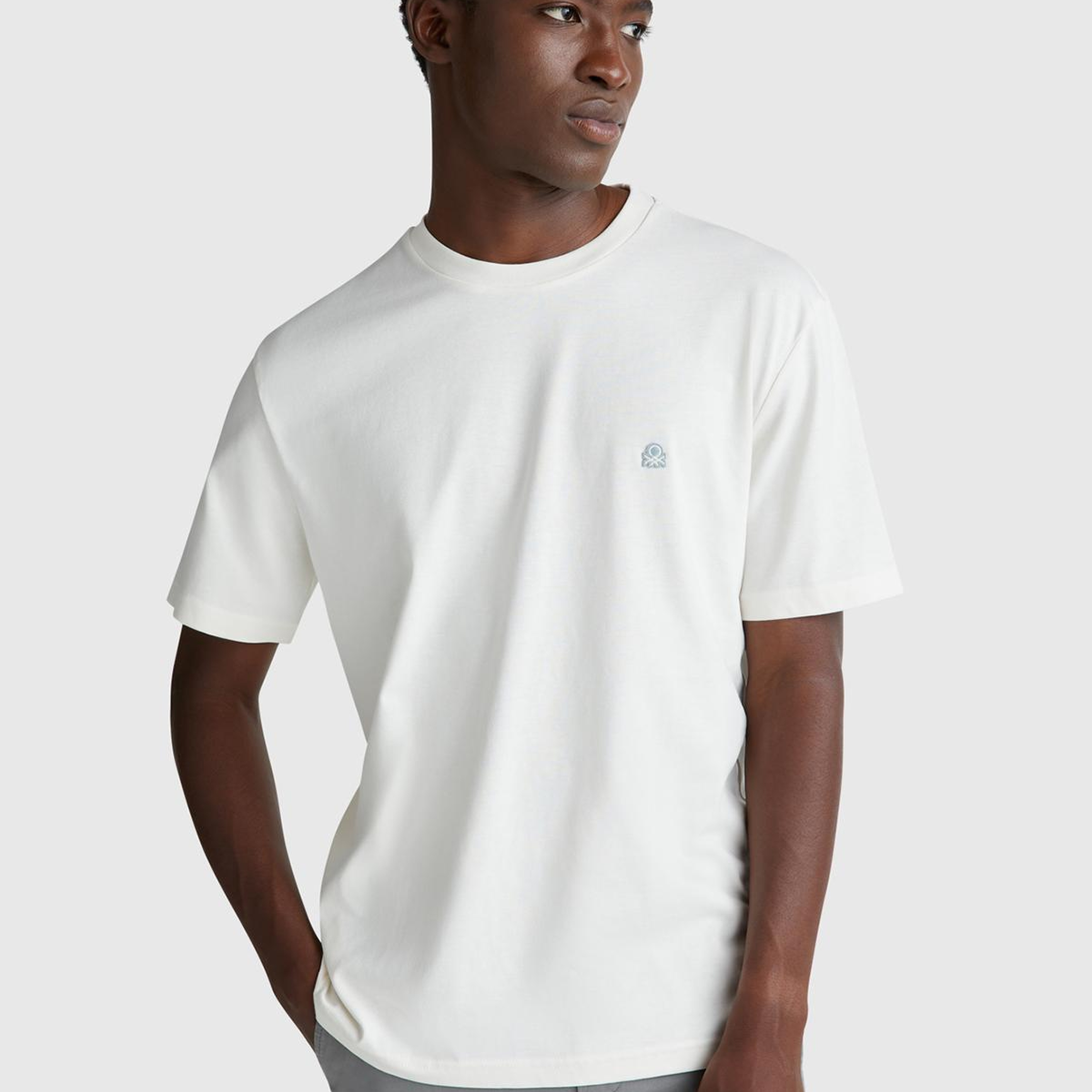 Erkek Krem %100 Koton Benetton Logolu Bisiklet Yaka T-Shirt