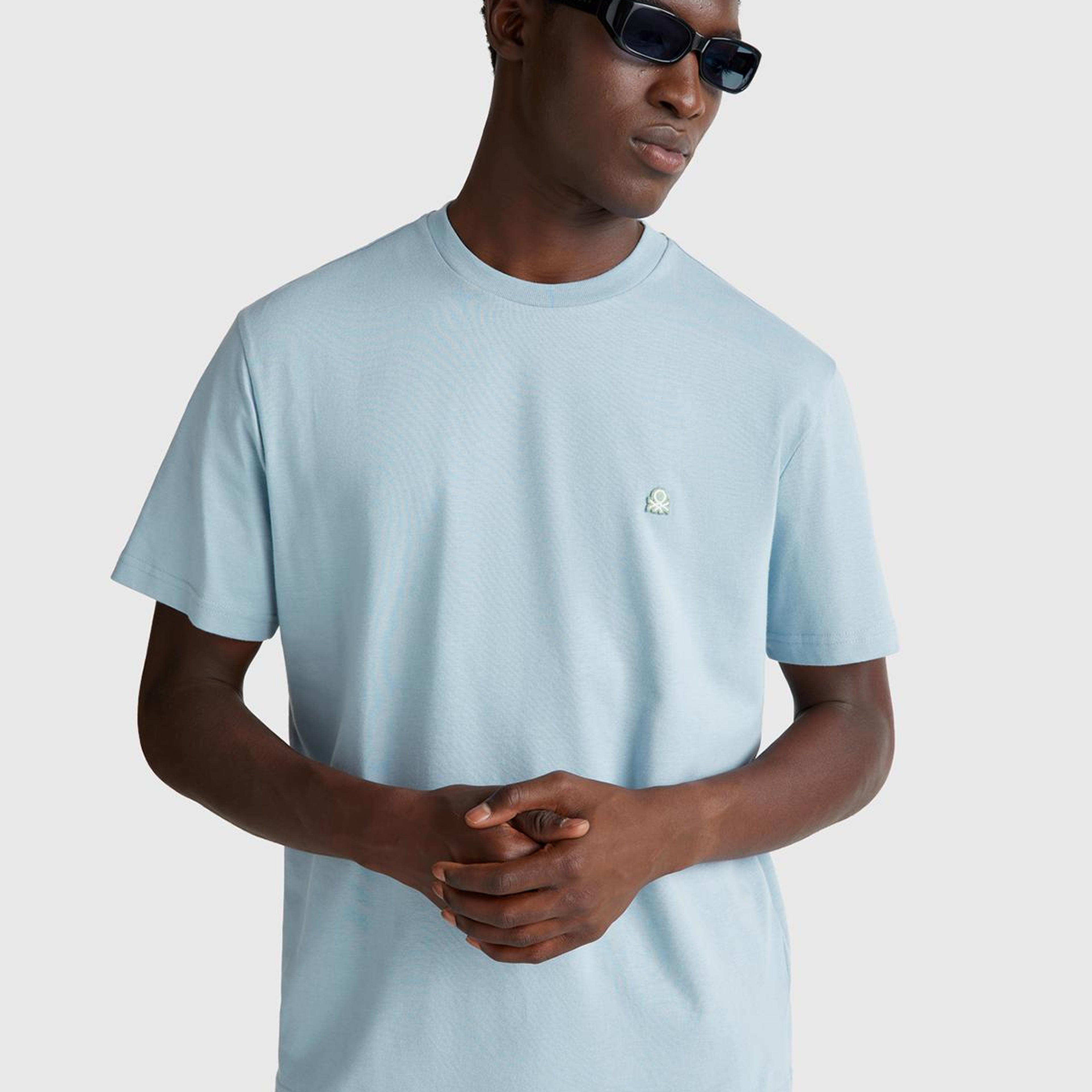 Erkek Açık Mavi %100 Koton Benetton Logolu Bisiklet Yaka T-Shirt