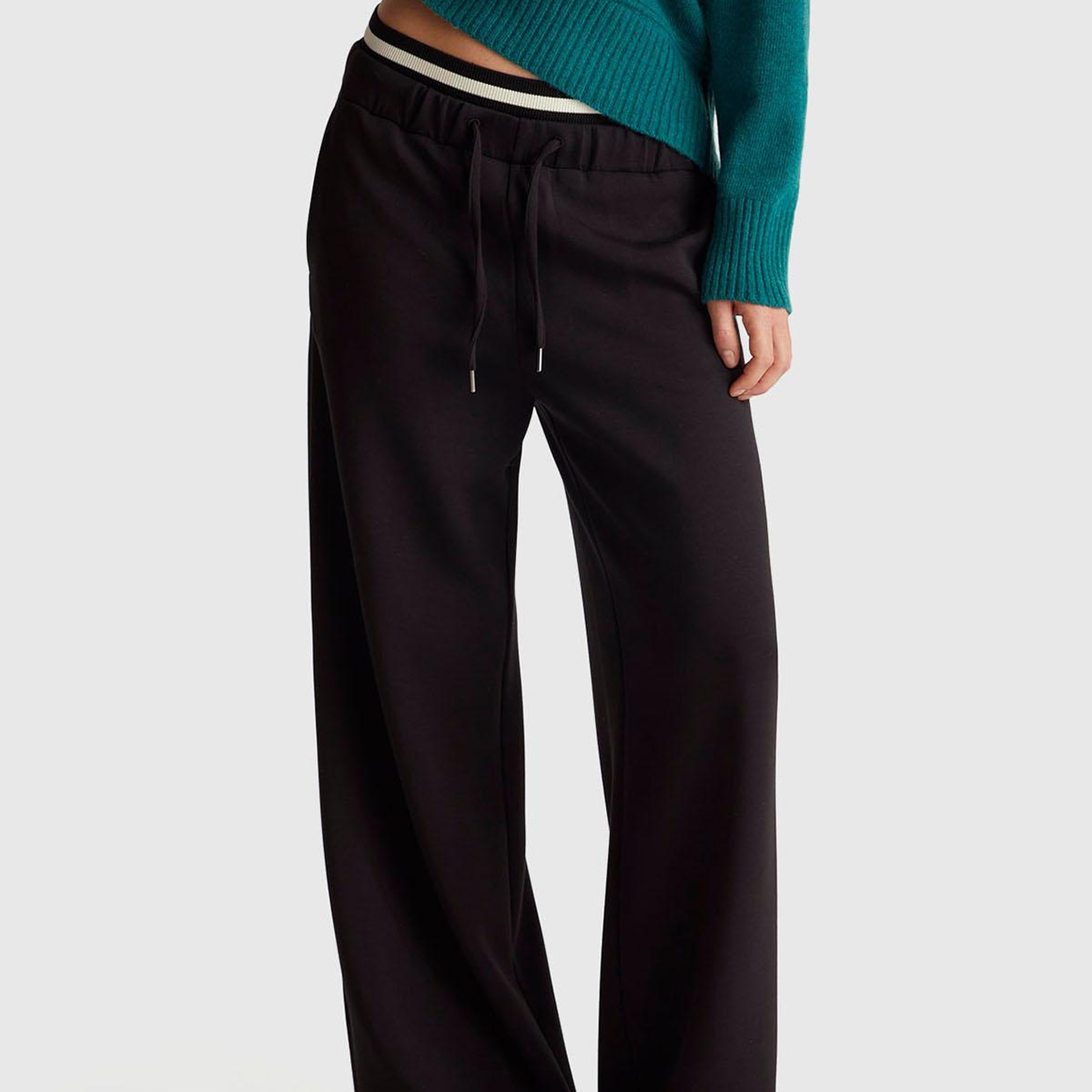 Kadın Siyah Modal Karışımlı Cepli Beli Bağcıklı Geniş Paça Eşofman Altı