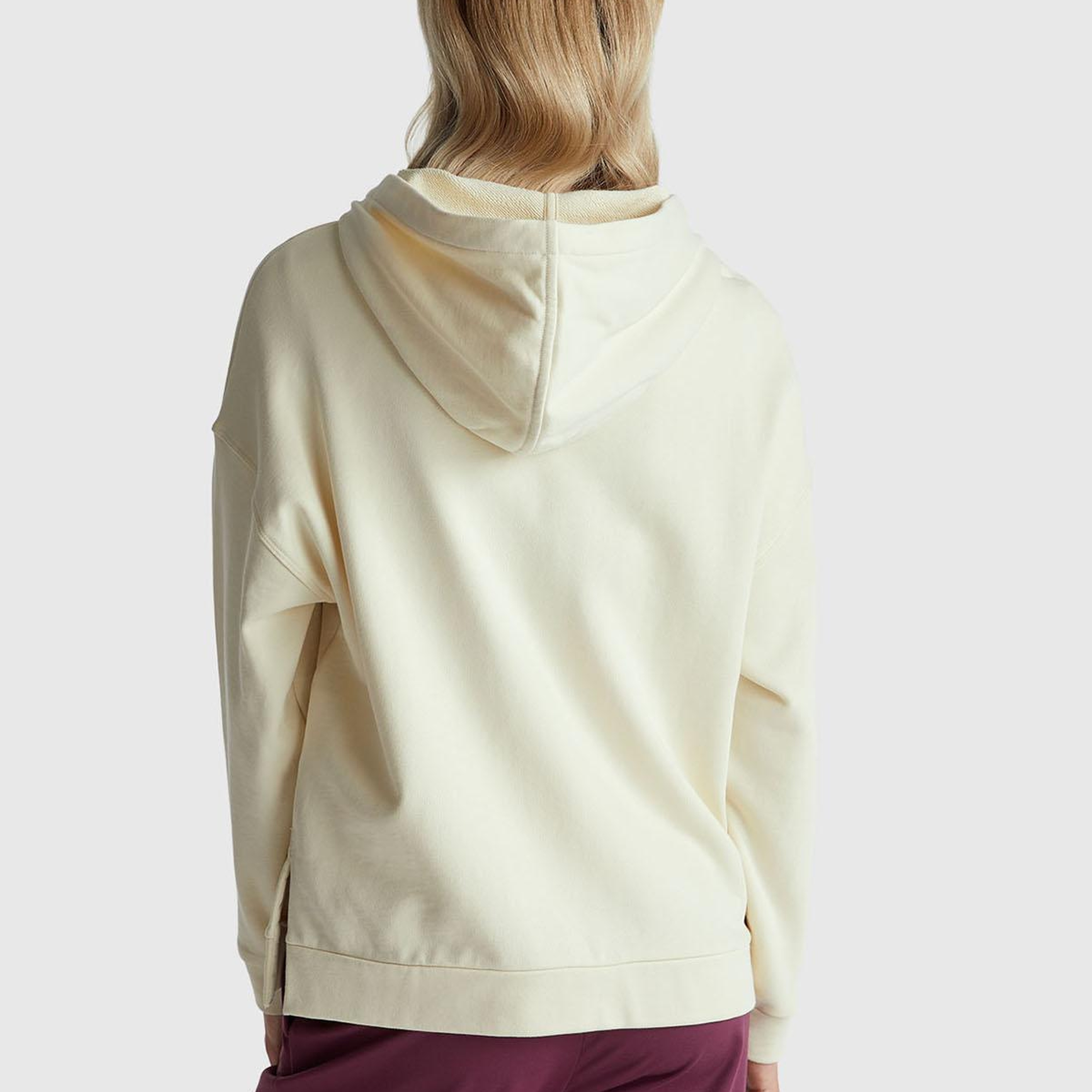 Kadın Krem Logo Baskı Detaylı Kapüşonlu Relax Fit Sweatshirt