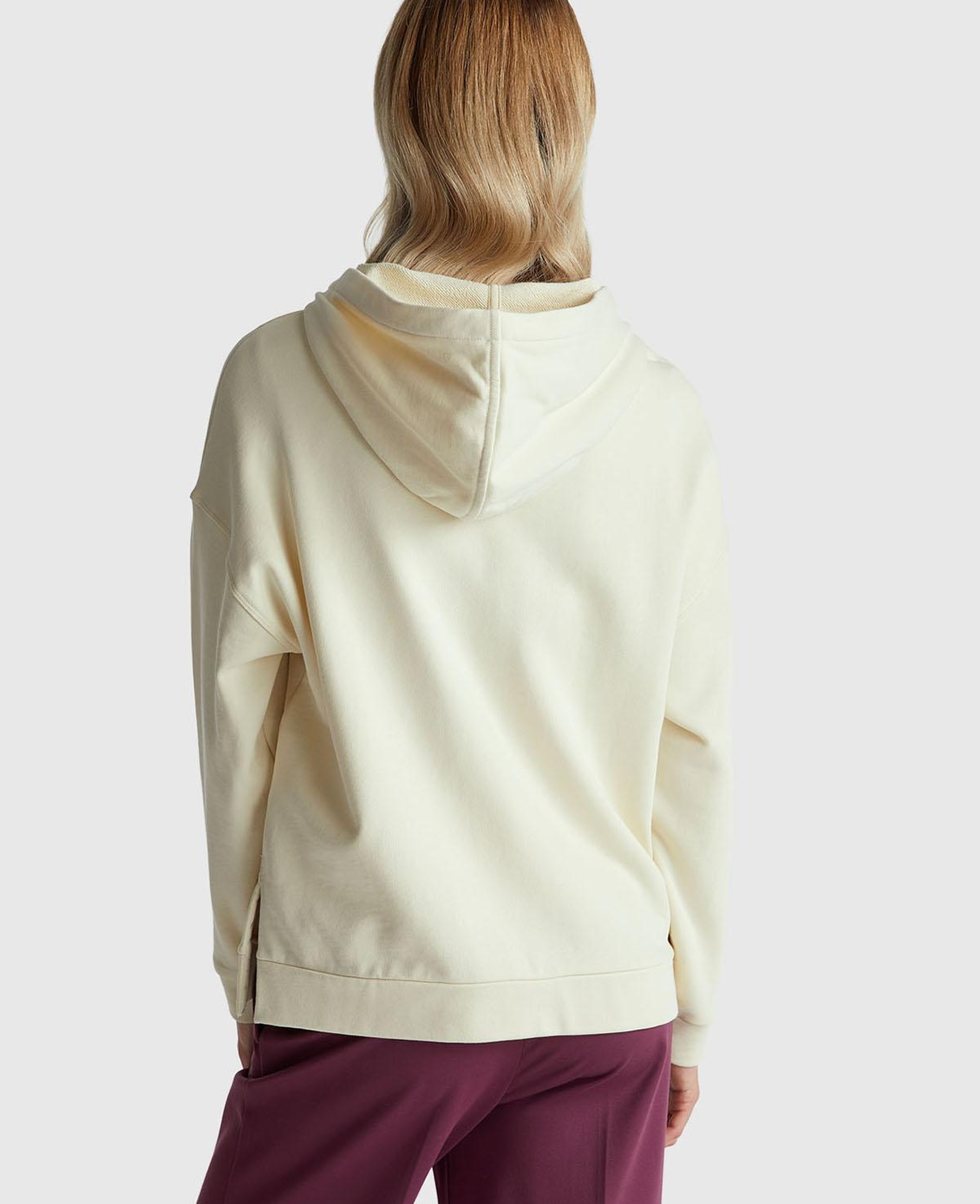 Kadın Krem Logo Baskı Detaylı Kapüşonlu Relax Fit Sweatshirt