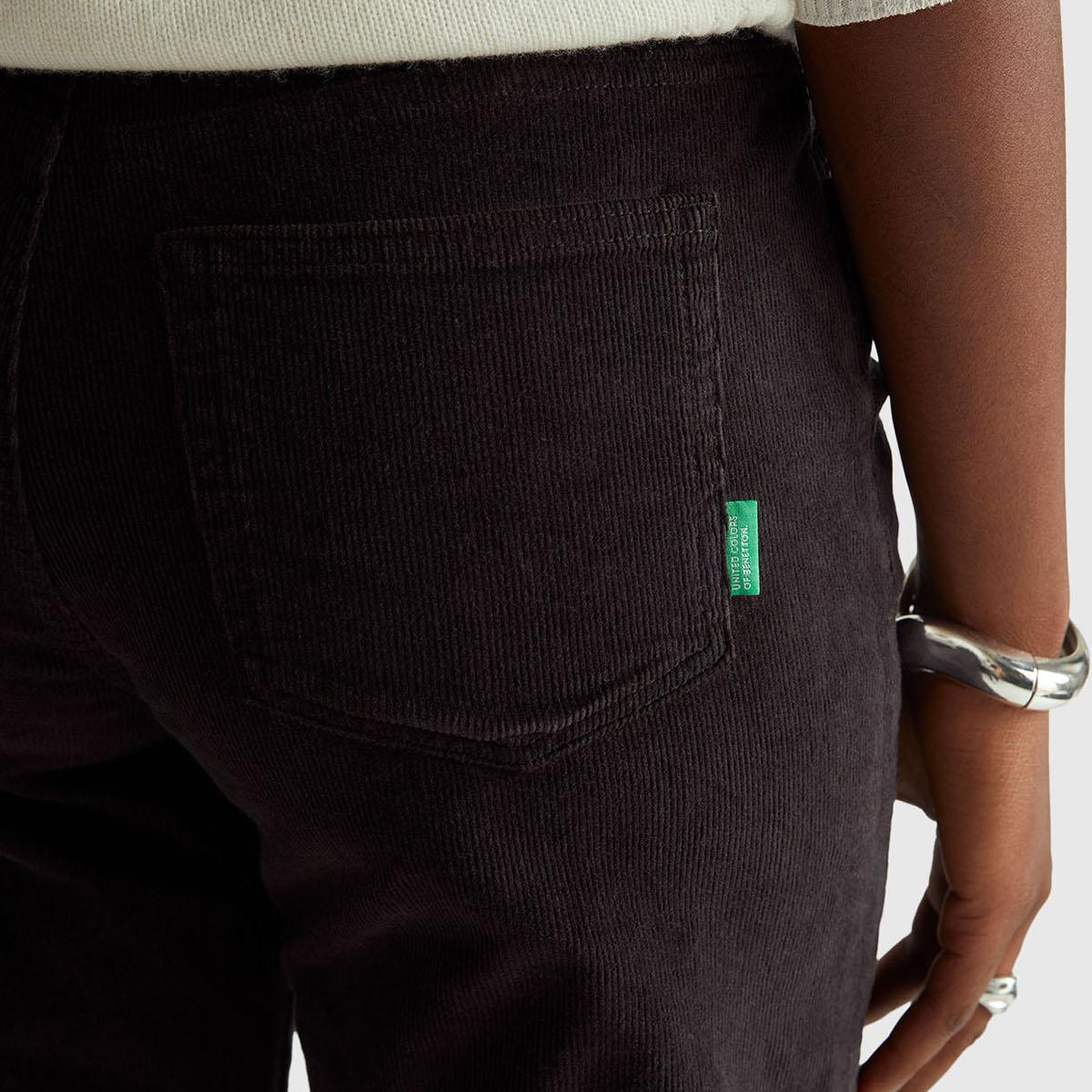 Kadın Sİyah Pamuk Karışımlı Arkası Logo Etiketli Geniş Paça  Kadife Pantolon