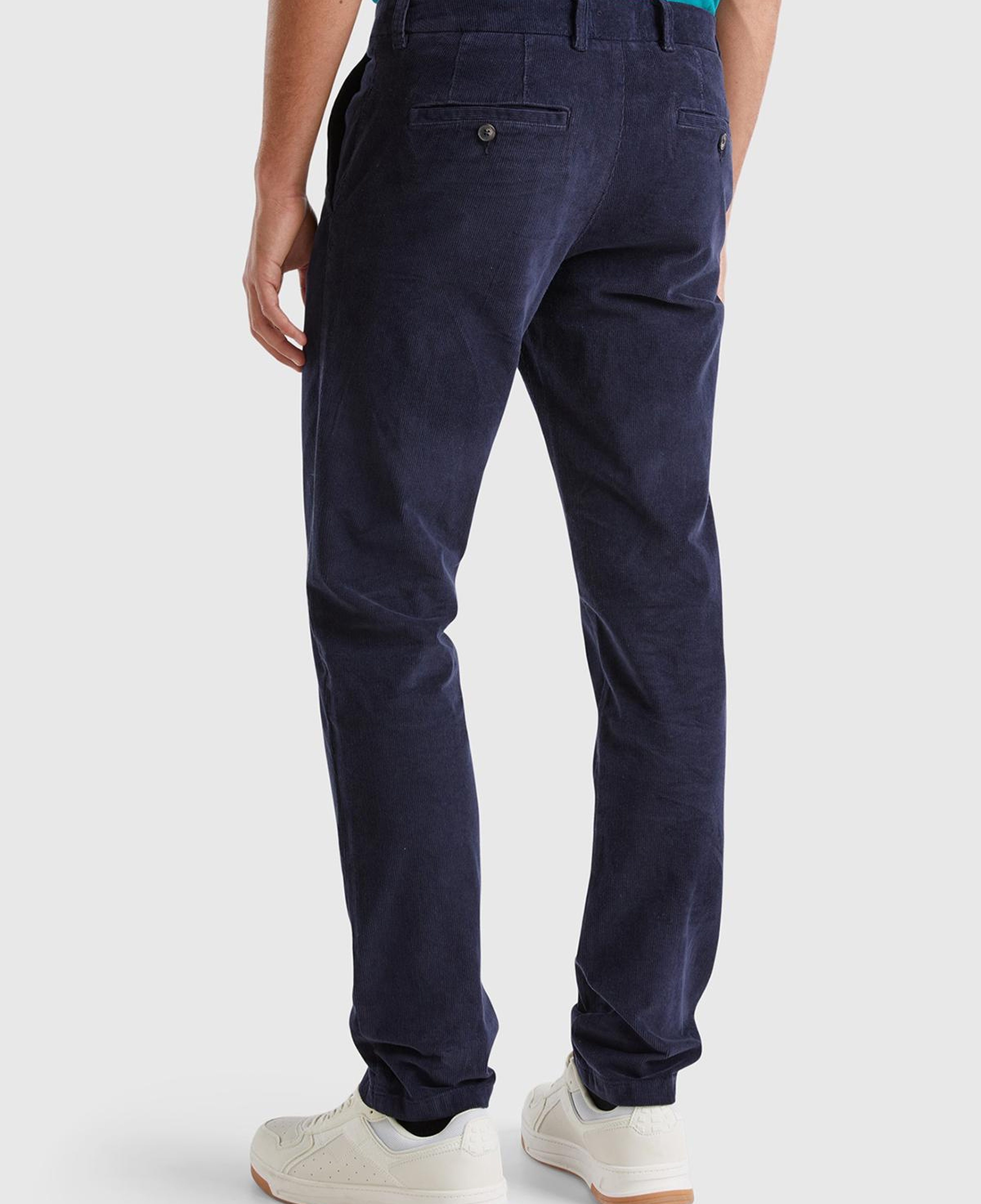 Erkek Lacivert Pamuk Karışımlı Arkası Biyeli Cepli Dar Kesim Kadife Pantolon