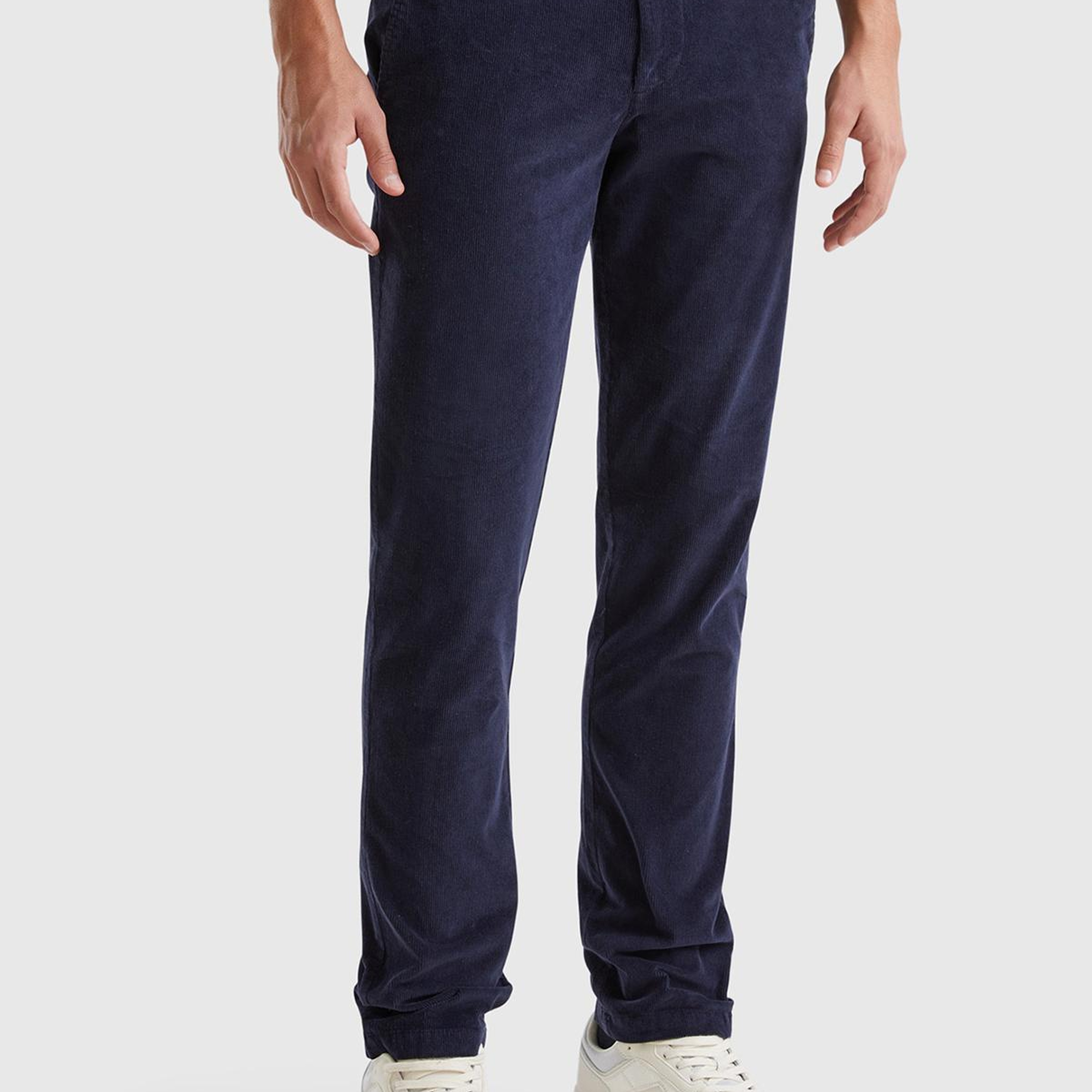 Erkek Lacivert Pamuk Karışımlı Arkası Biyeli Cepli Dar Kesim Kadife Pantolon