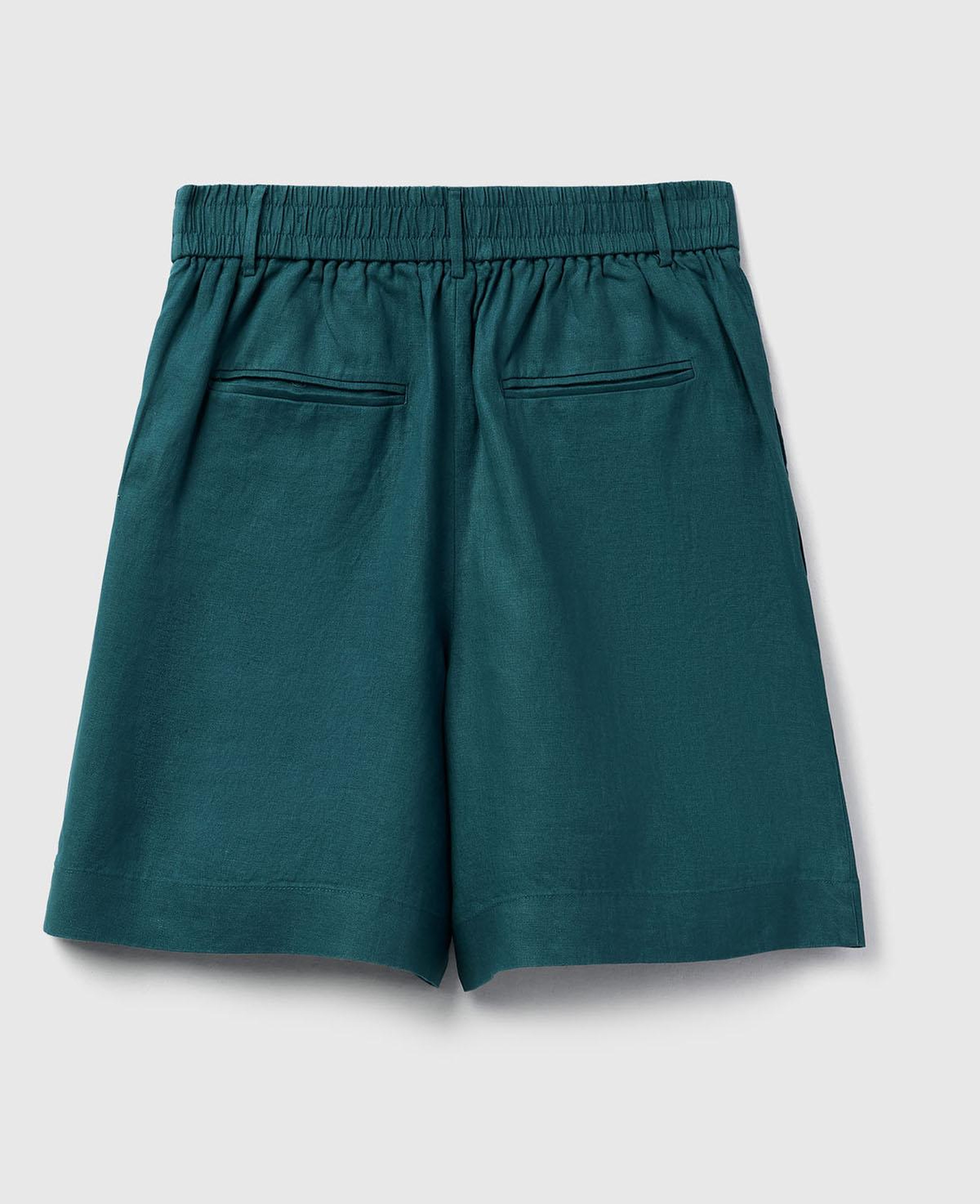 Kadın Koyu Yeşil %100 Keten Arka Beli Lastikli Pileli Relax Fit Bermuda Şort