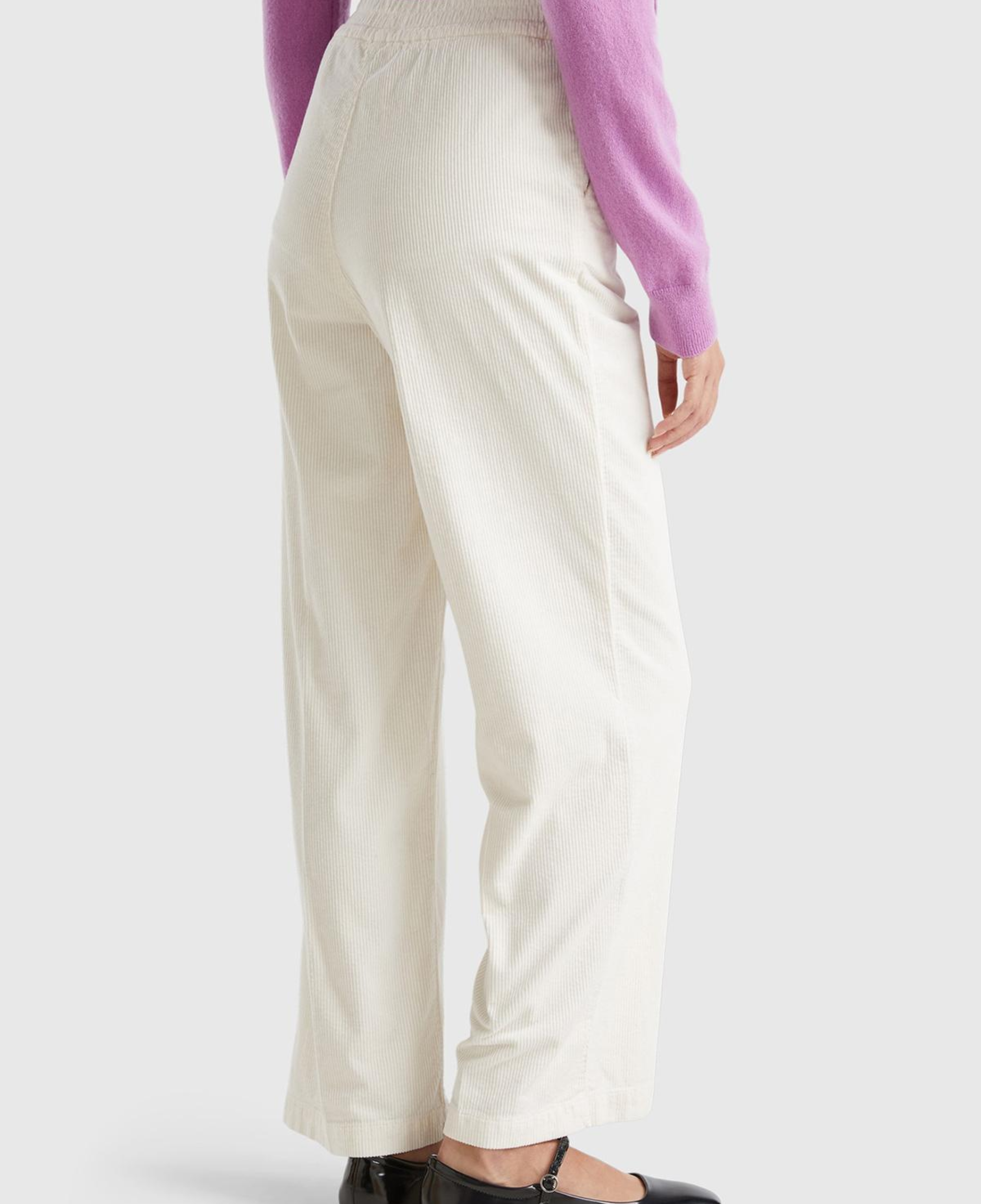 Kadın Krem Pamuk Karışımlı Arkası Lastikli Cepli Geniş Paça Kadife Pantolon