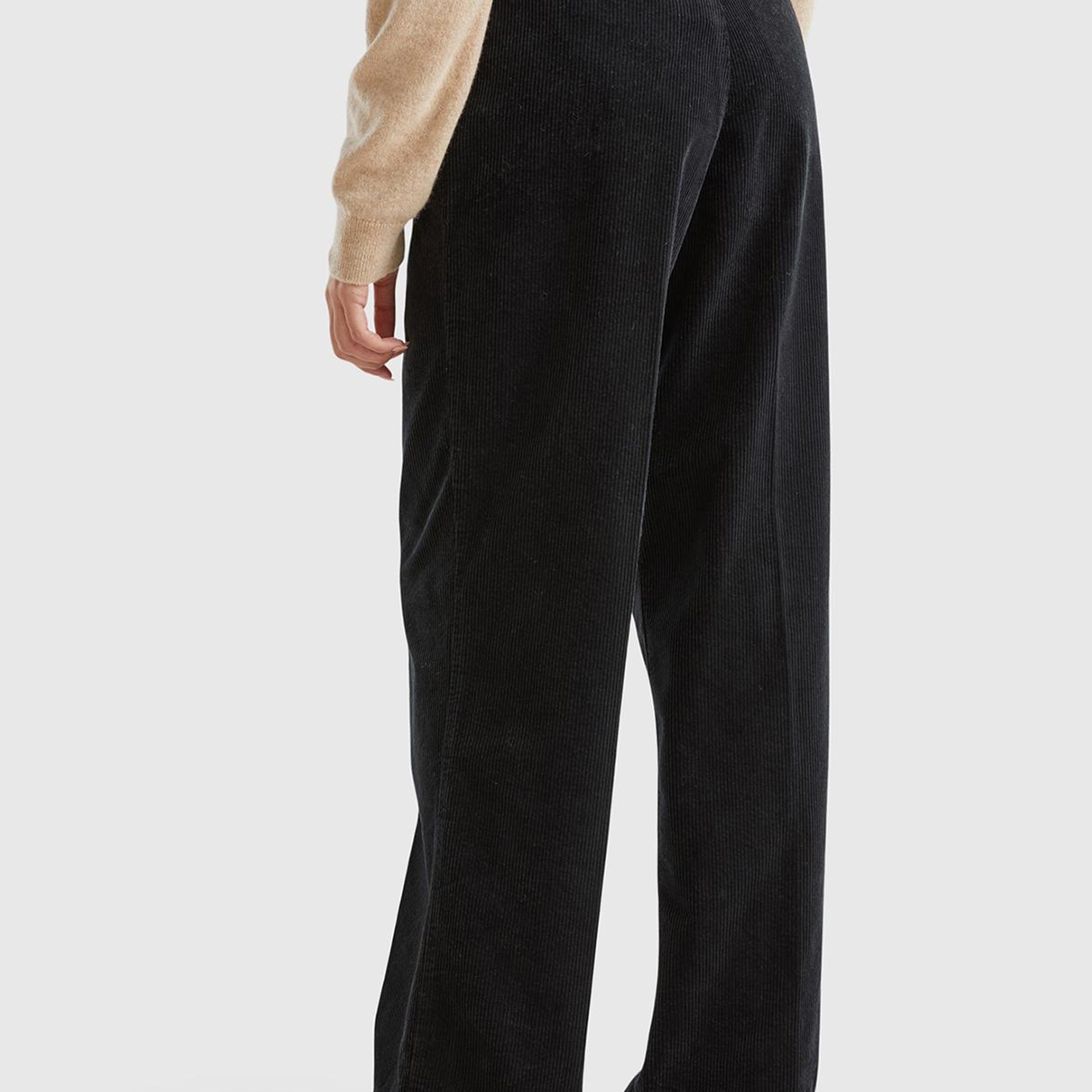 Kadın Siyah Pamuk Karışımlı Arkası Lastikli Cepli Geniş Paça Kadife Pantolon