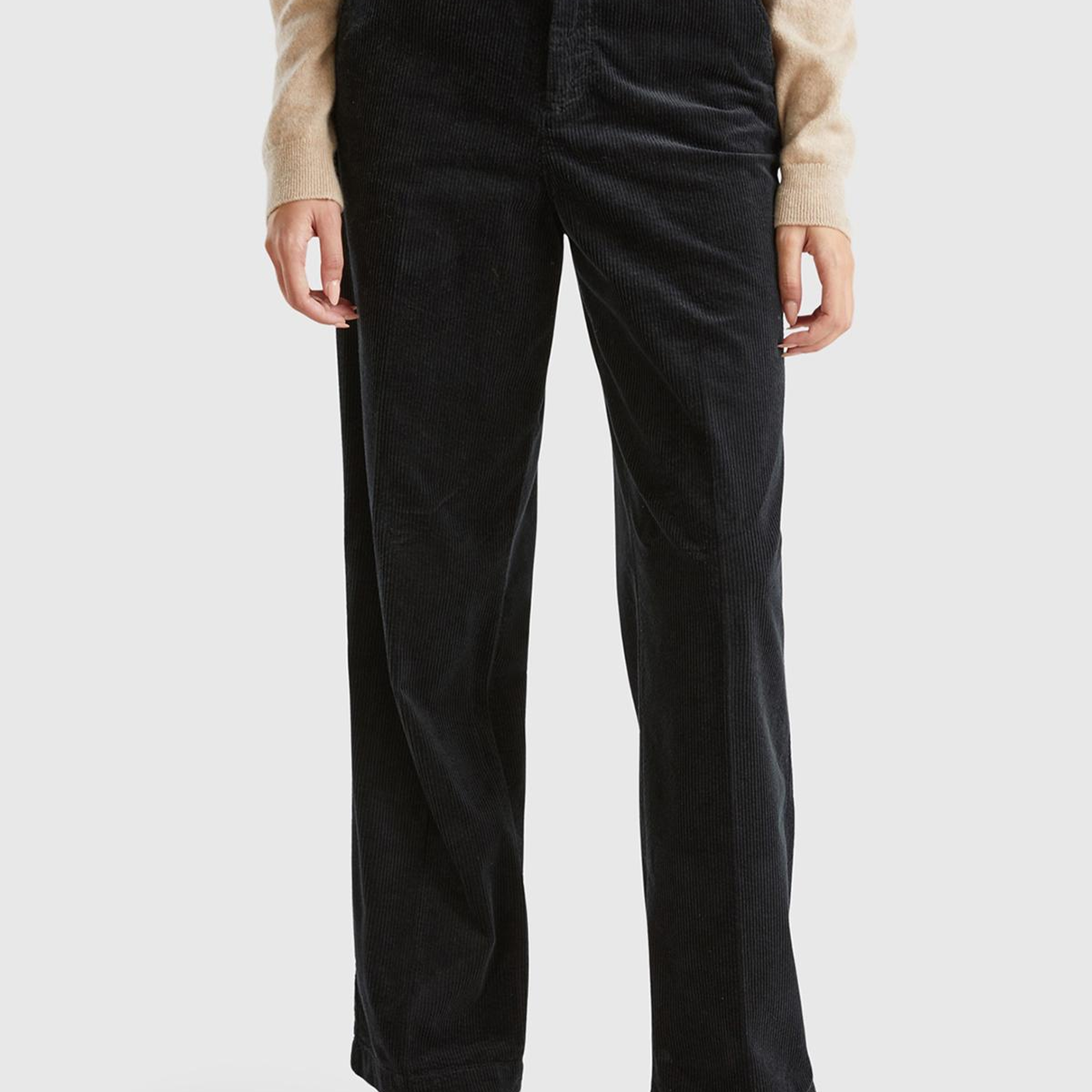 Kadın Siyah Pamuk Karışımlı Arkası Lastikli Cepli Geniş Paça Kadife Pantolon