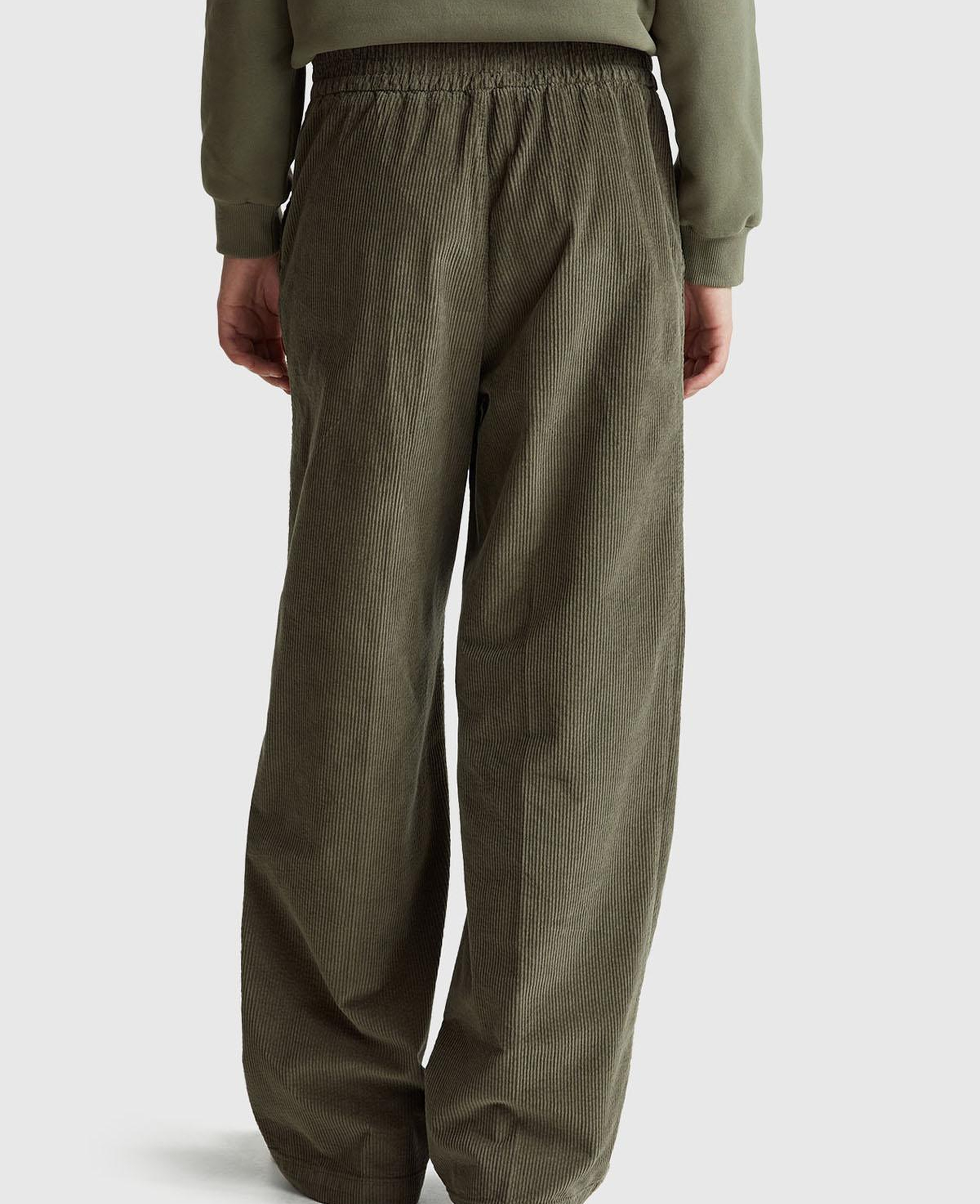 Kadın Haki Pamuk Karışımlı Arkası Lastikli Cepli Geniş Paça Kadife Pantolon