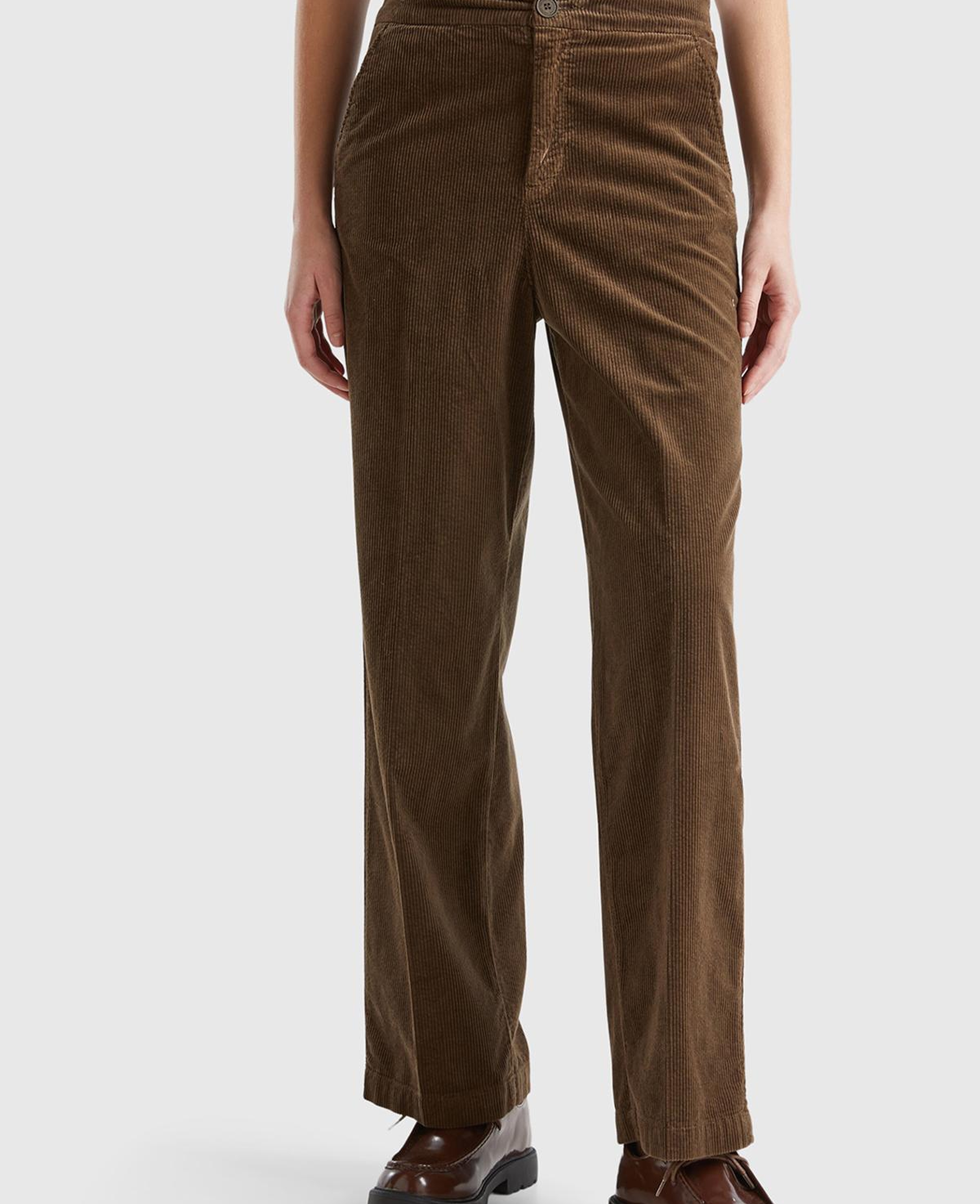 Kadın Koyu Kahverengi Pamuk Karışımlı Arkası Lastikli Cepli Geniş Paça Kadife Pantolon