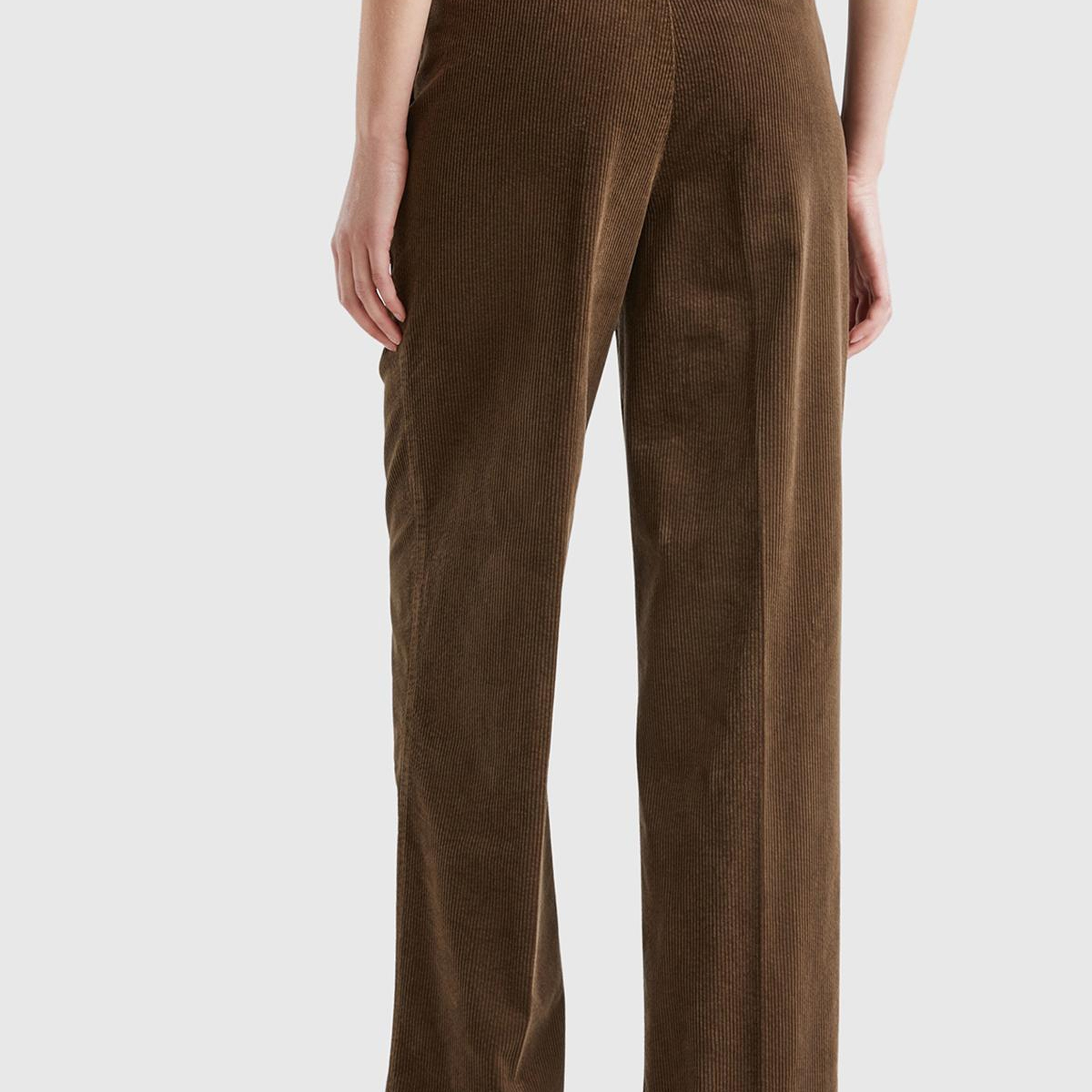 Kadın Koyu Kahverengi Pamuk Karışımlı Arkası Lastikli Cepli Geniş Paça Kadife Pantolon