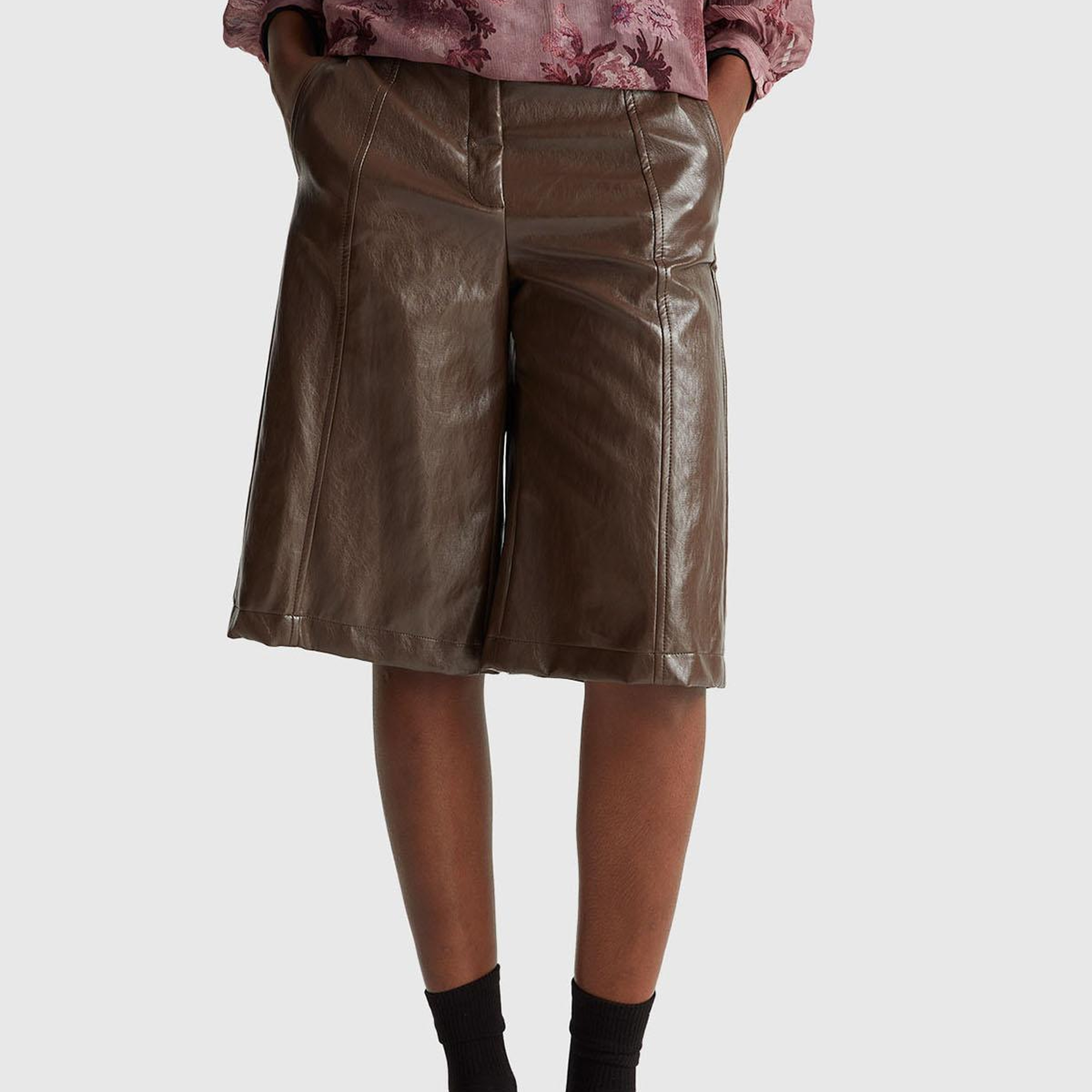 Kadın Koyu Kahverengi Suni Deri Bermuda Şort