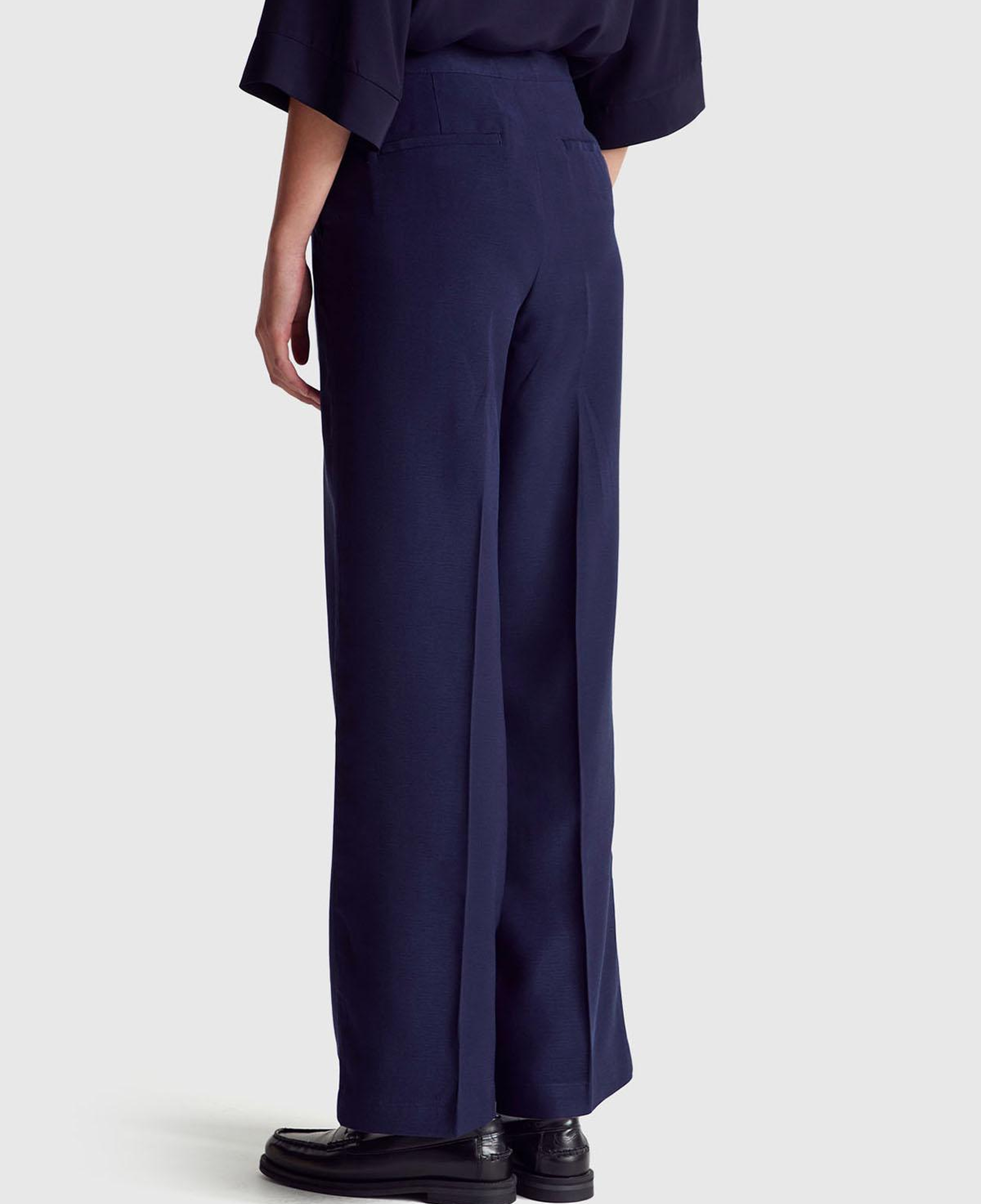 Kadın Lacivert Viskoz Karışımlı Arka Cep Detaylı Geniş Paça Pantolon