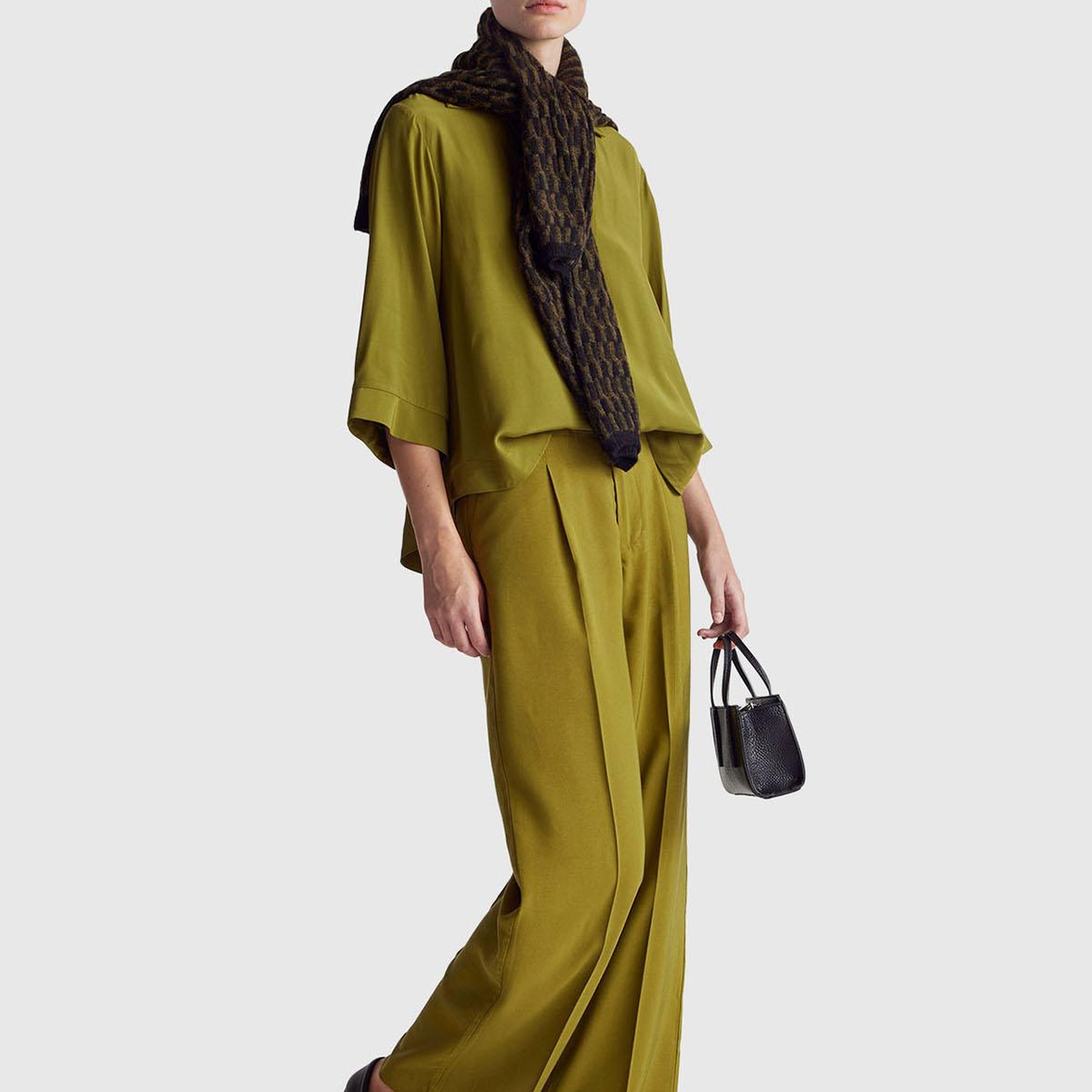 Kadın Haki Yeşili Viskoz Karışımlı Arka Cep Detaylı Geniş Paça Pantolon