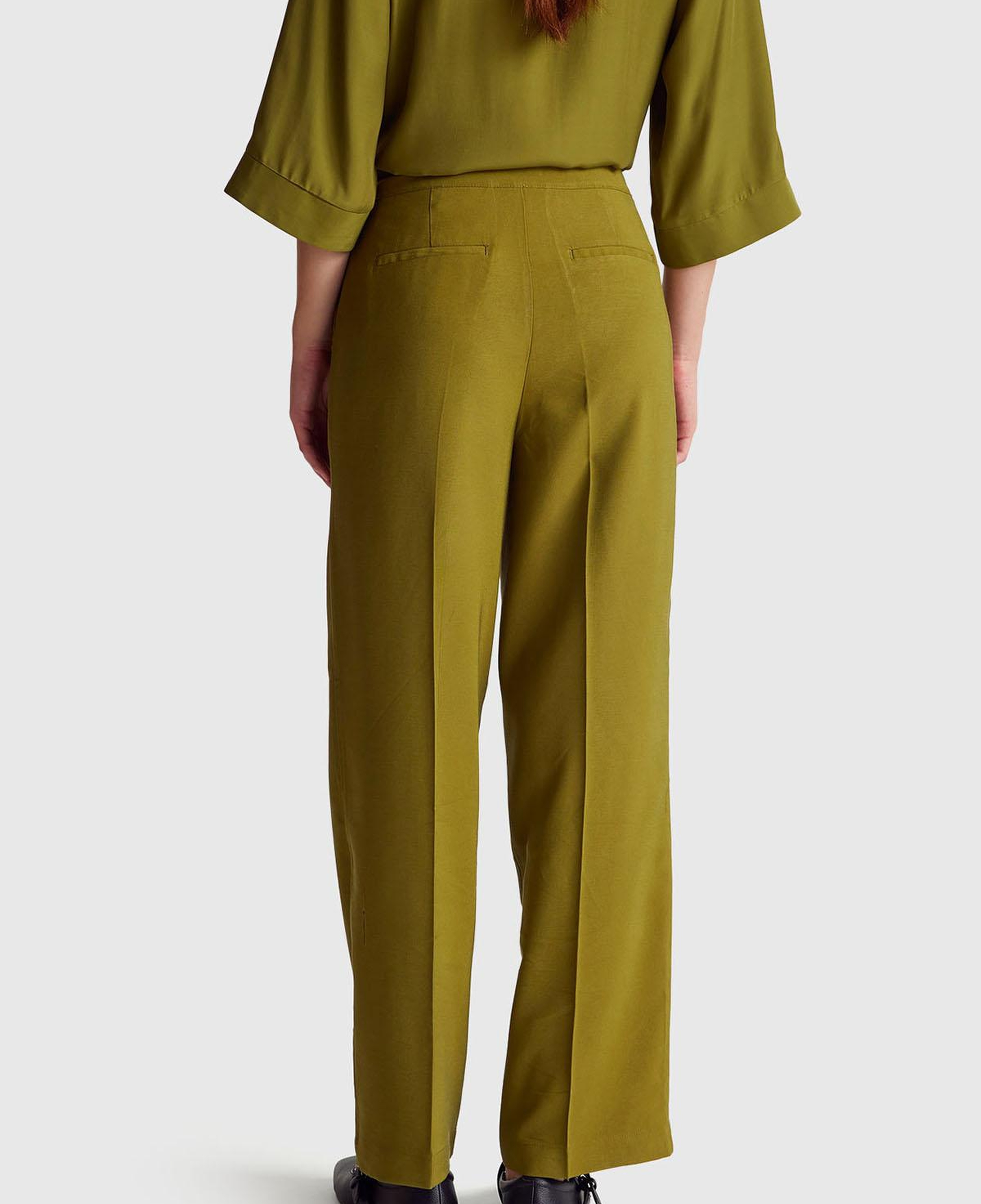 Kadın Haki Yeşili Viskoz Karışımlı Arka Cep Detaylı Geniş Paça Pantolon