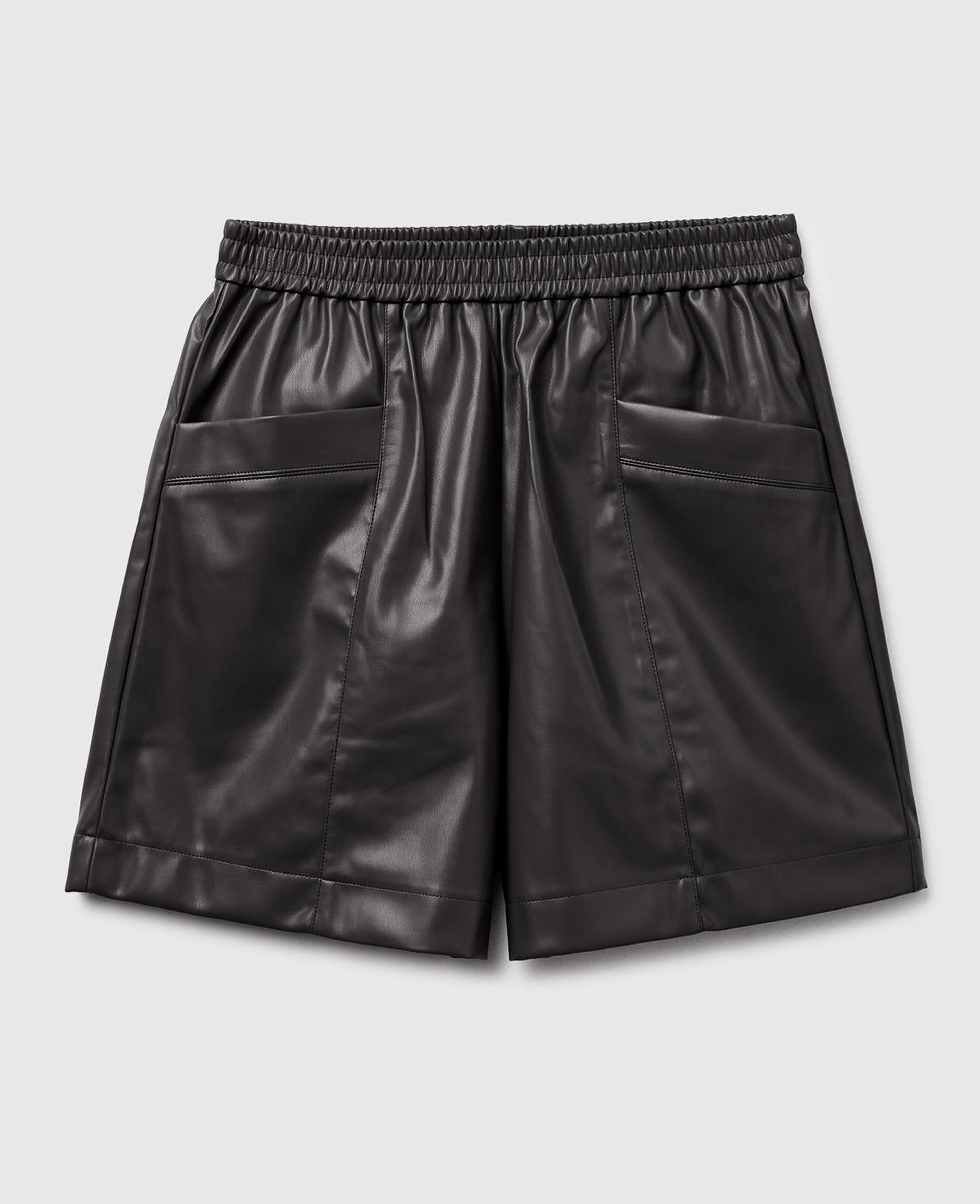 Kadın Siyah Deri Görünümlü Cep Detaylı Beli Lastikli Bermuda Şort