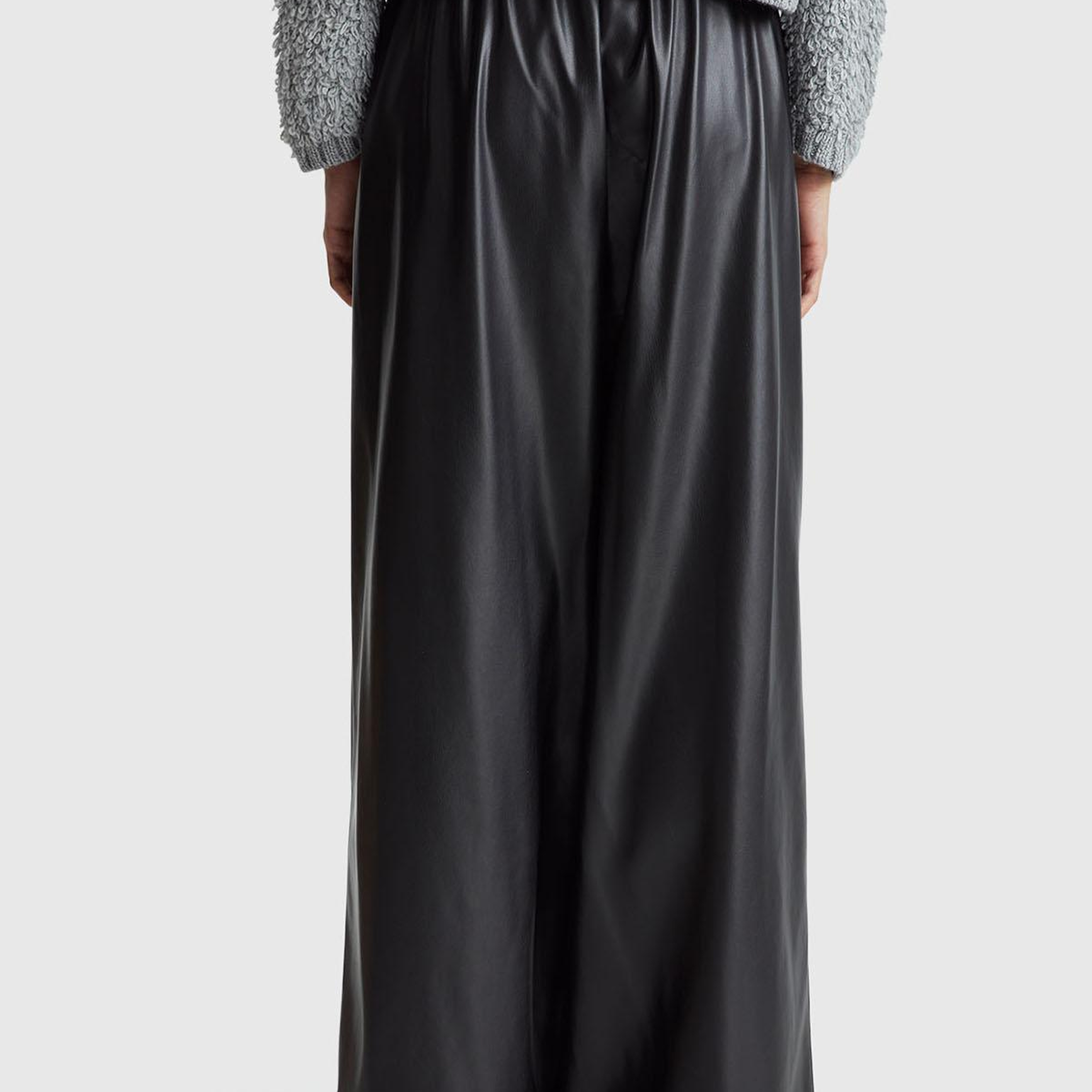 Kadın Siyah Beli Lastikli Büzgülü Geniş Paça Pantolon