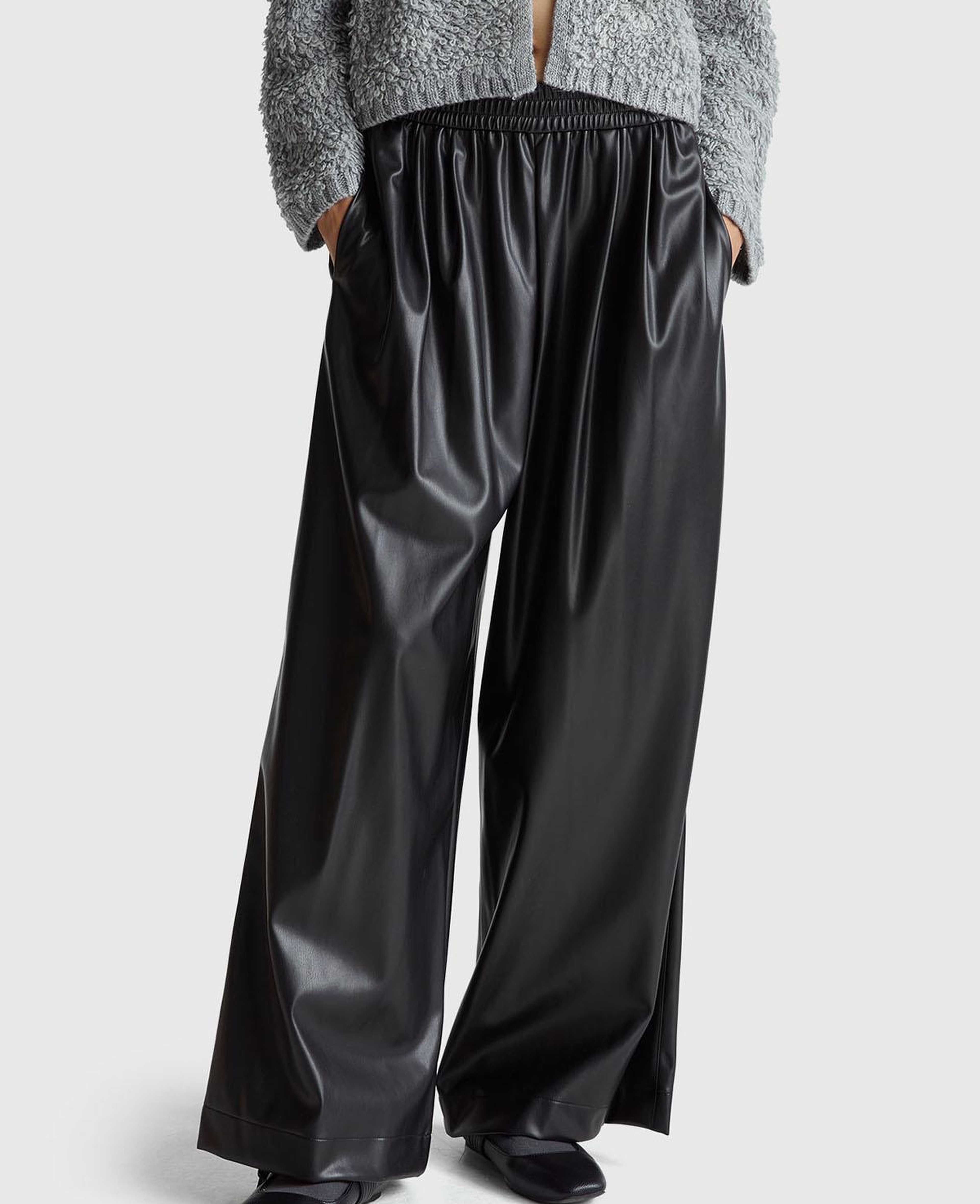 Kadın Siyah Beli Lastikli Büzgülü Geniş Paça Pantolon