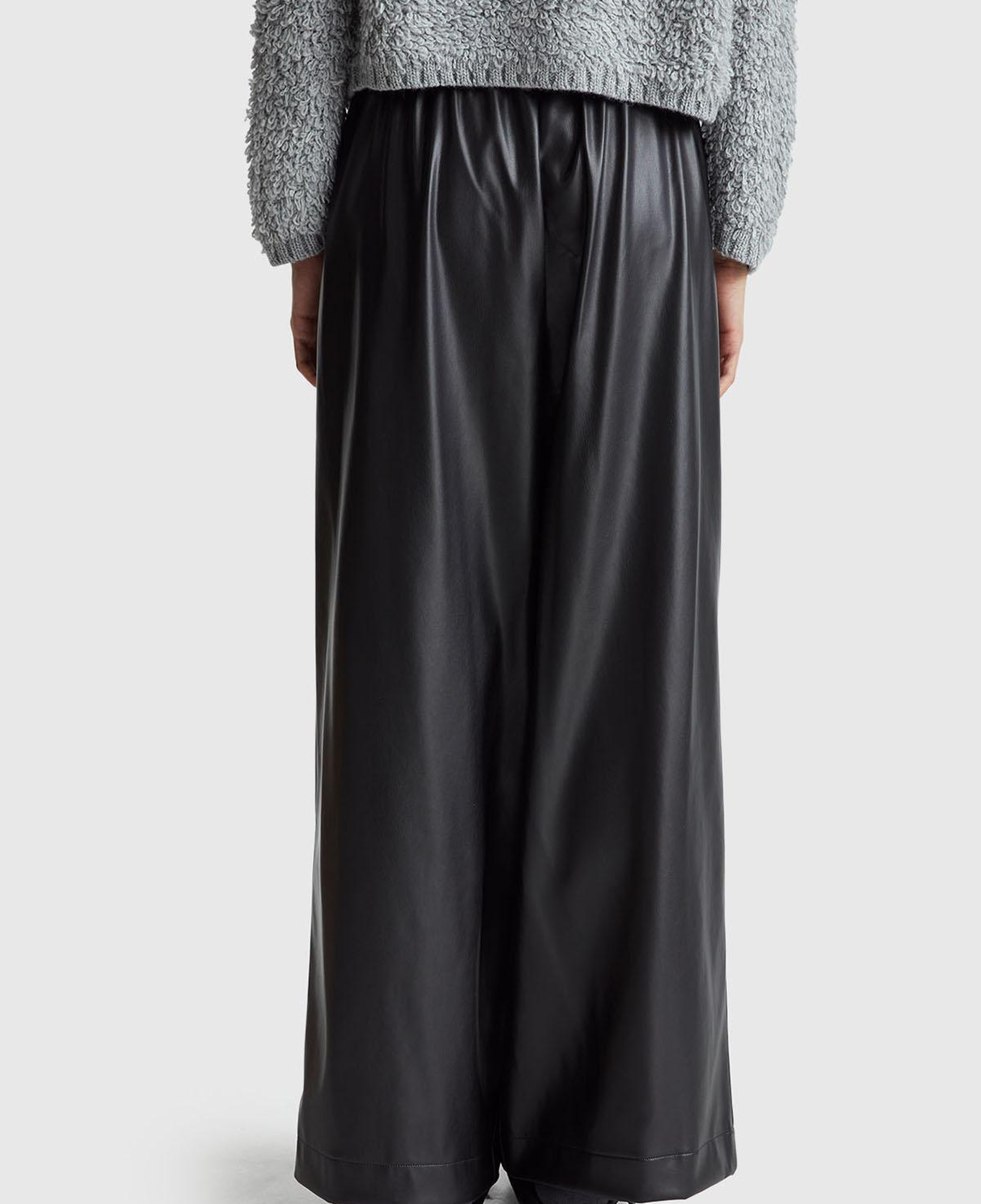 Kadın Siyah Beli Lastikli Büzgülü Geniş Paça Pantolon