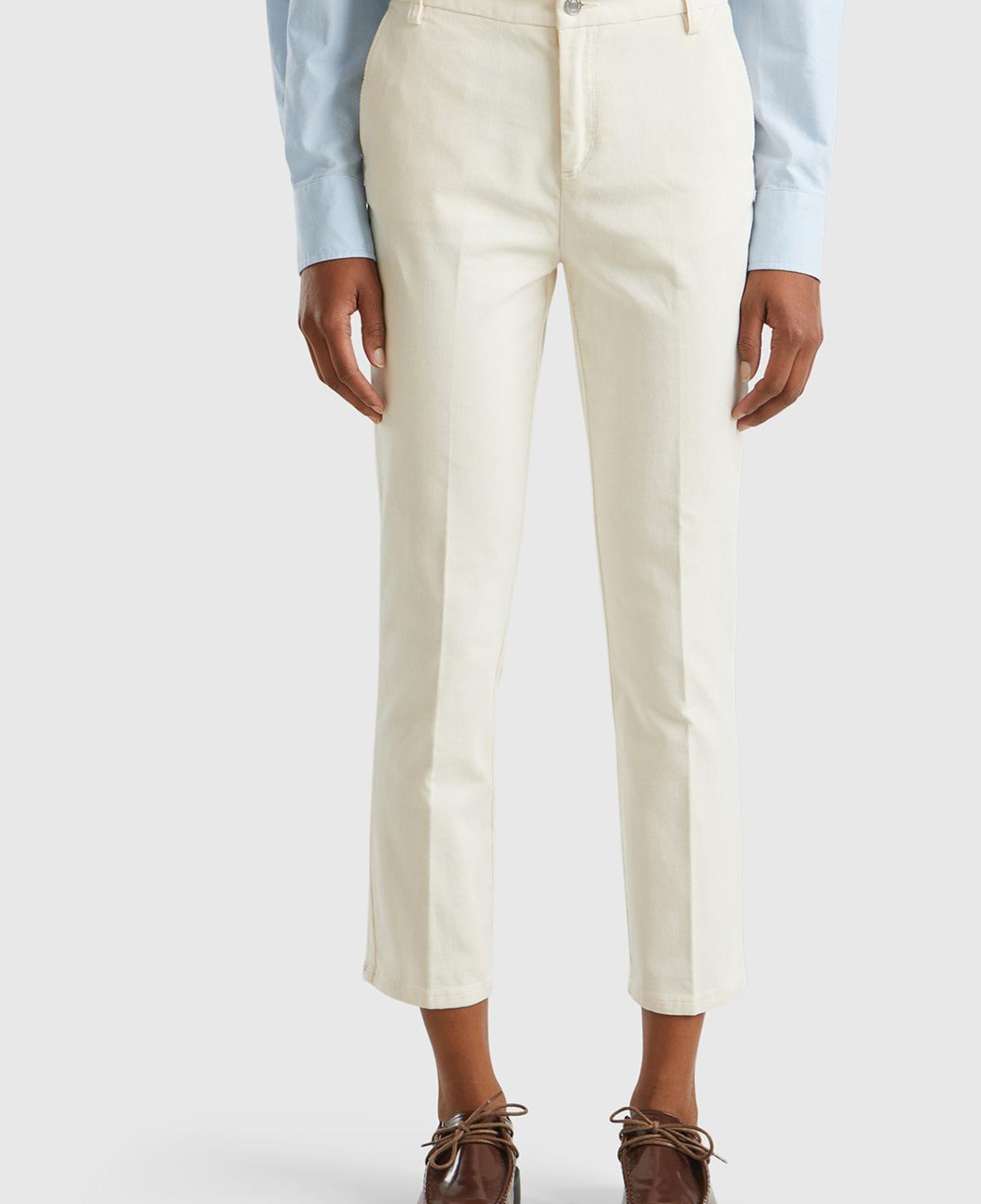 Kadın Krem Pamuk ve Modal Karışımlı Önü Cepli Kadife Chino Pantolon