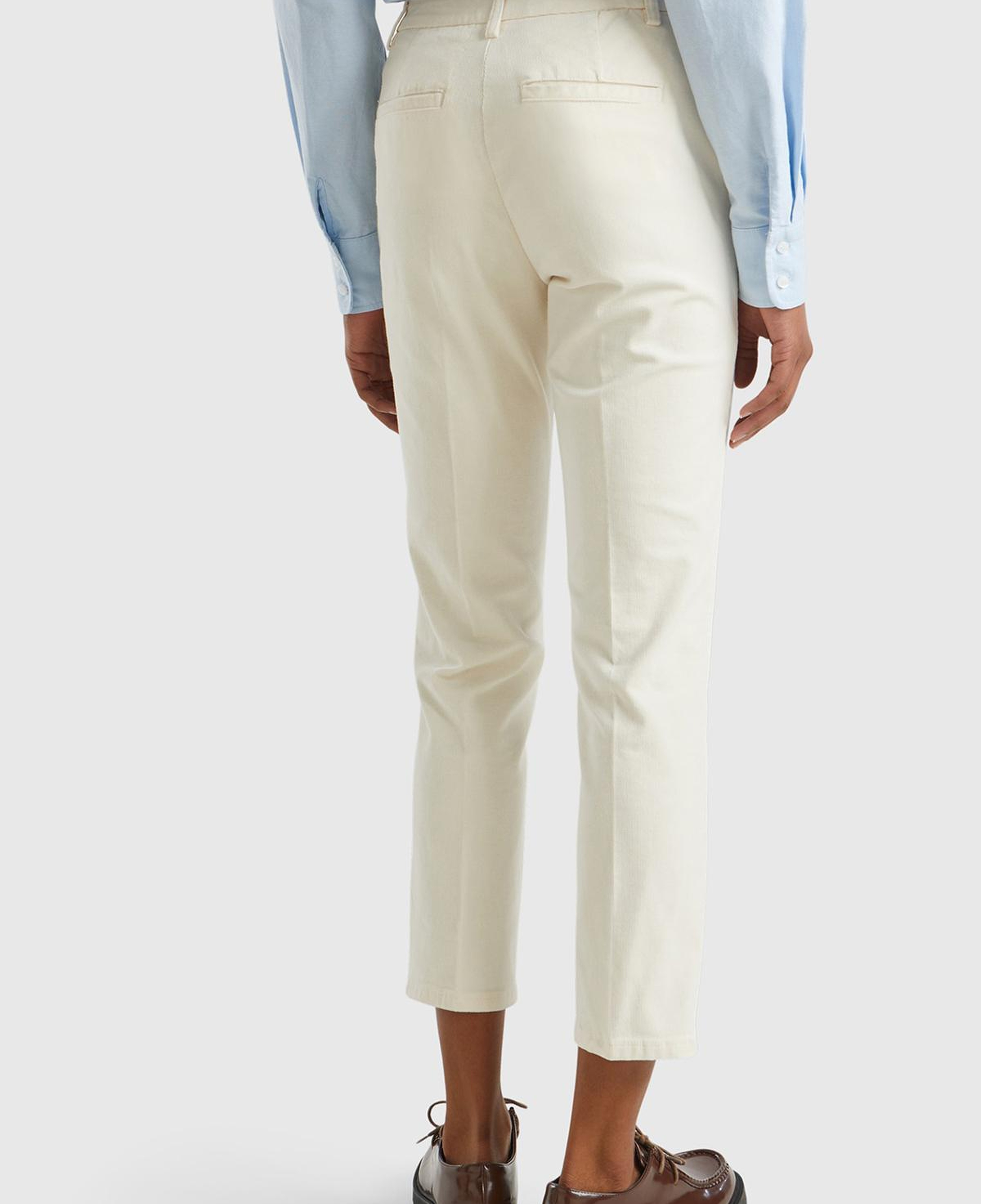Kadın Krem Pamuk ve Modal Karışımlı Önü Cepli Kadife Chino Pantolon
