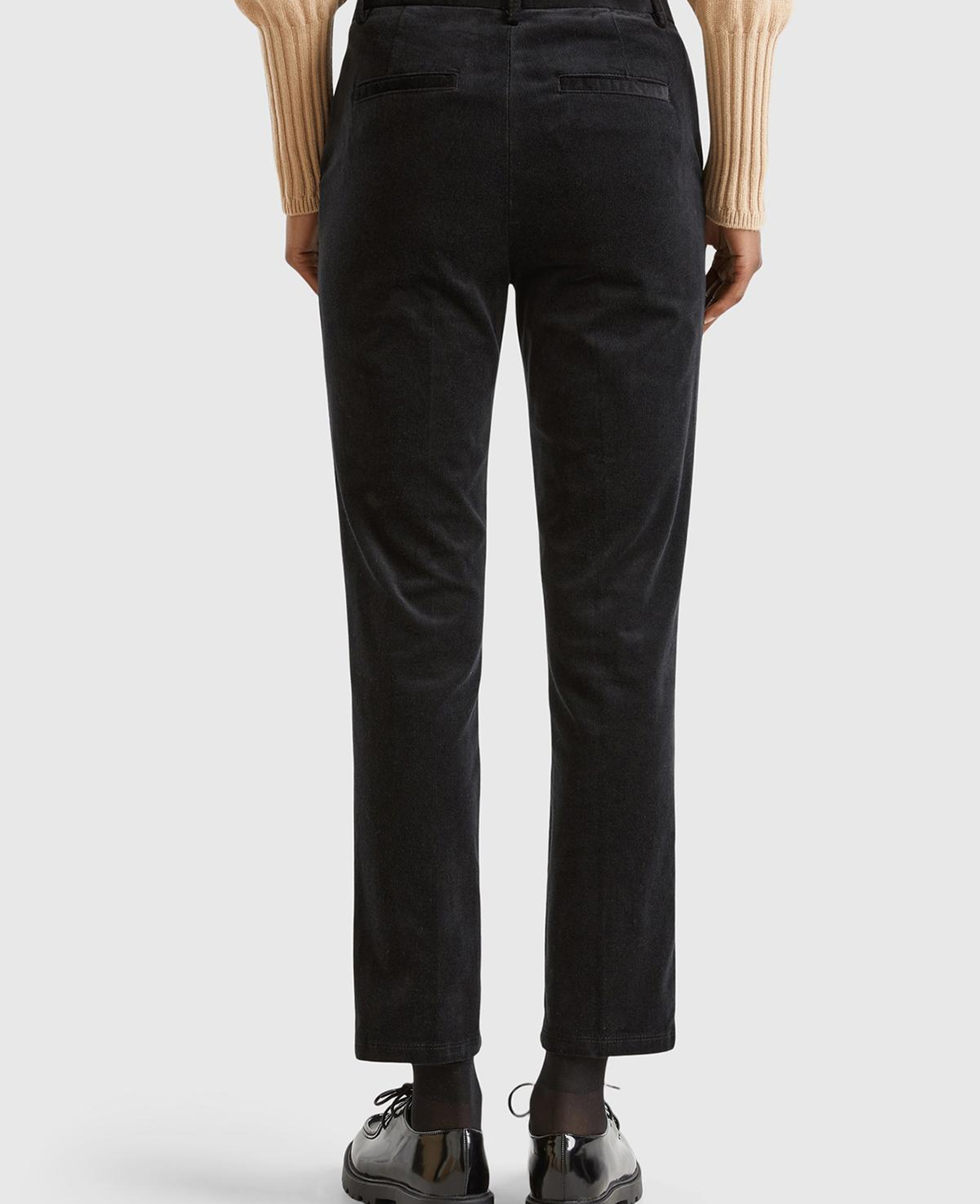 Kadın Siyah Pamuk ve Modal Karışımlı Önü Cepli Kadife Chino Pantolon
