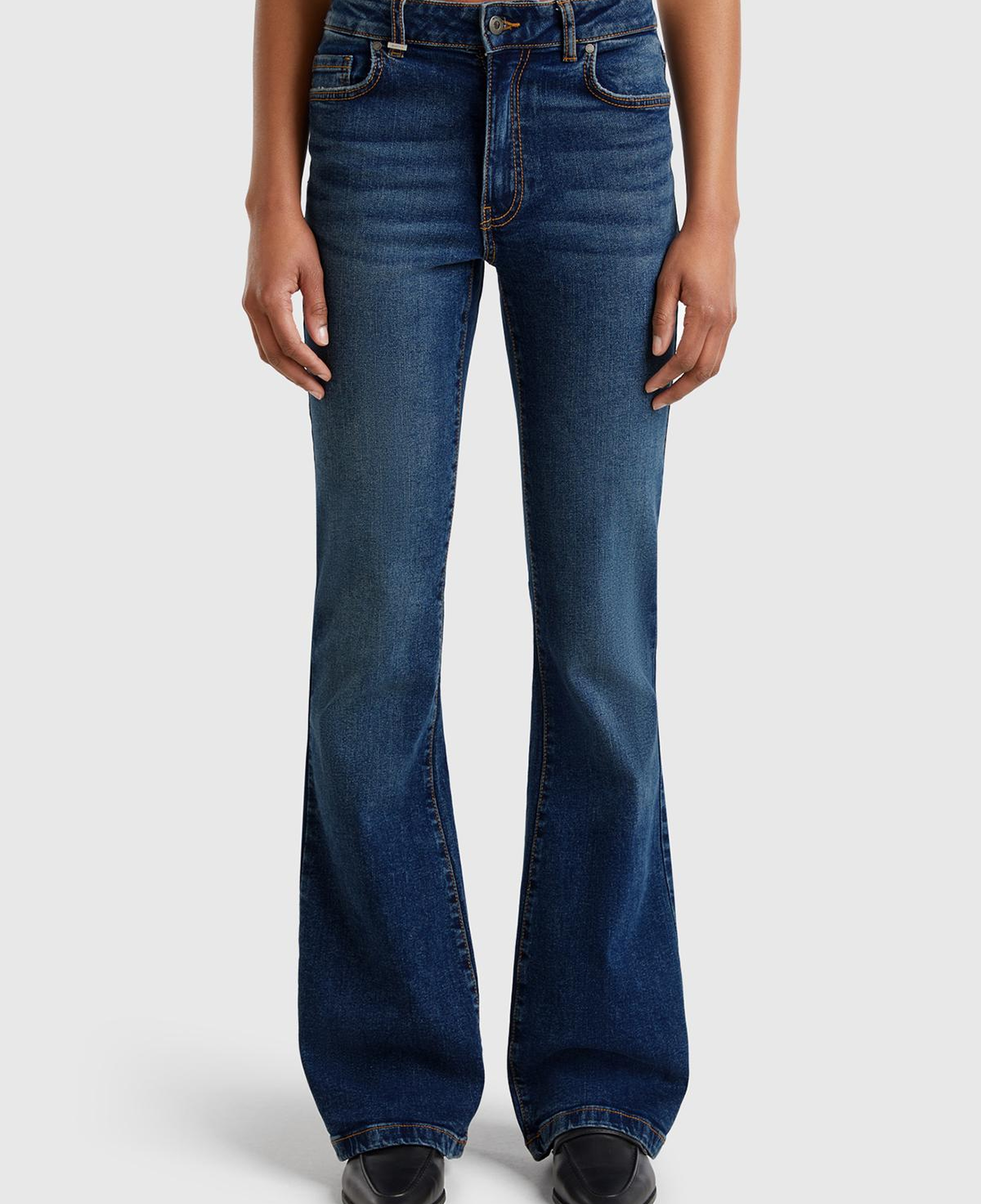 Kadın Koyu Mavi Streç Pamuklu Cepli Normal Bel İspanyol Paça Denim Pantolon