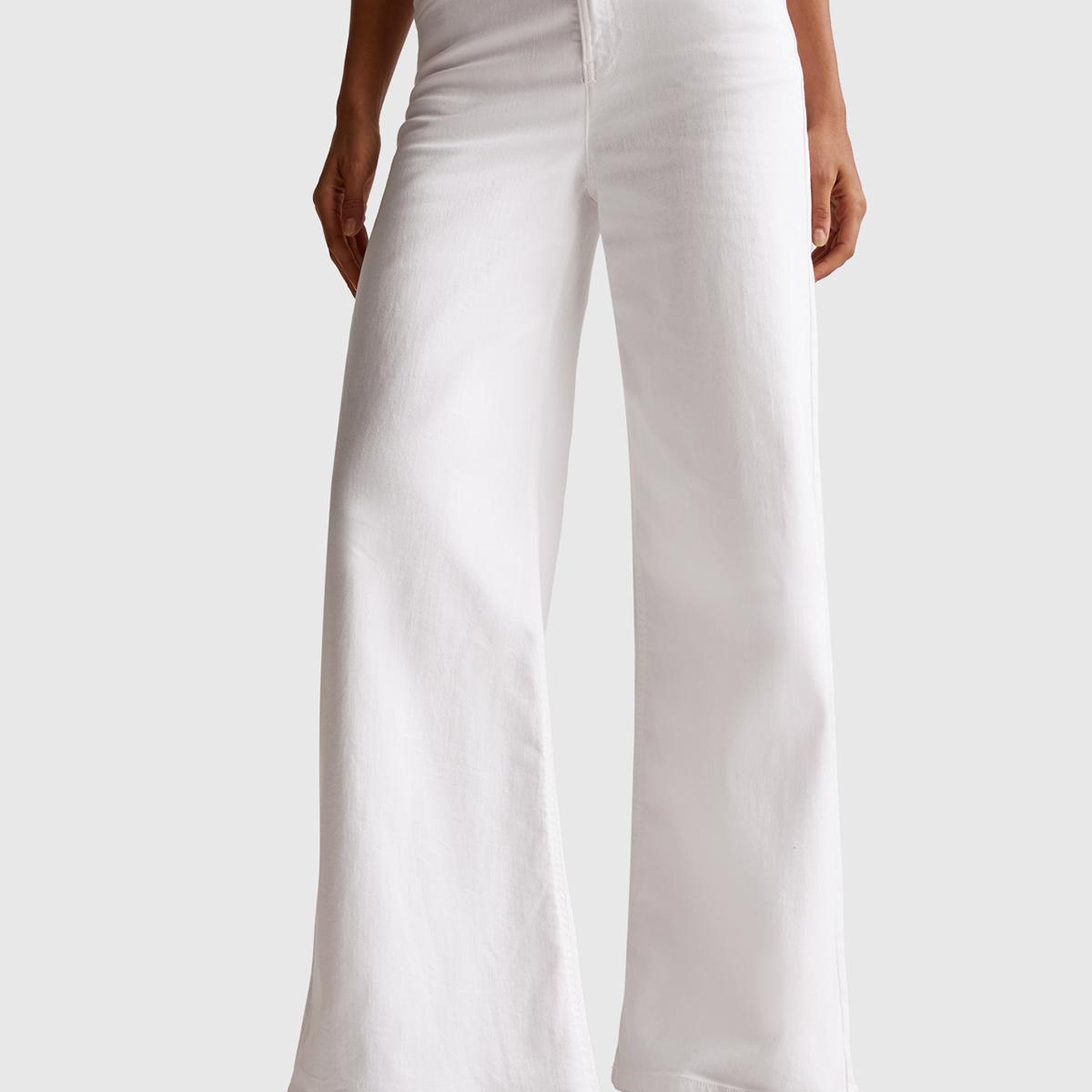 Kadın Beyaz Streç Pamuklu Arkası Logo Etiketli Bol Kesim Pantolon