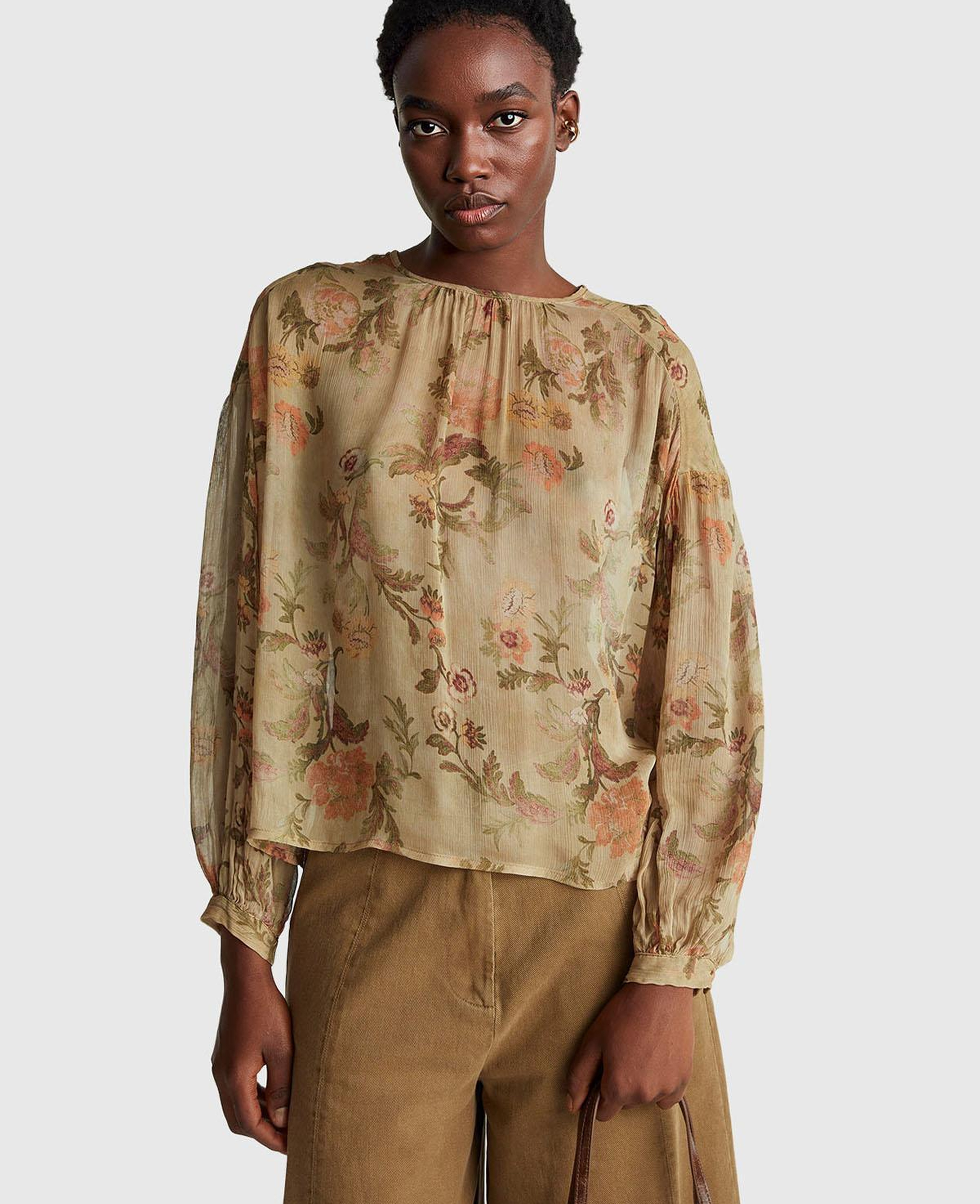 Kadın Bej %100 Viskoz Çiçek Desenli Dökümlü Bluz