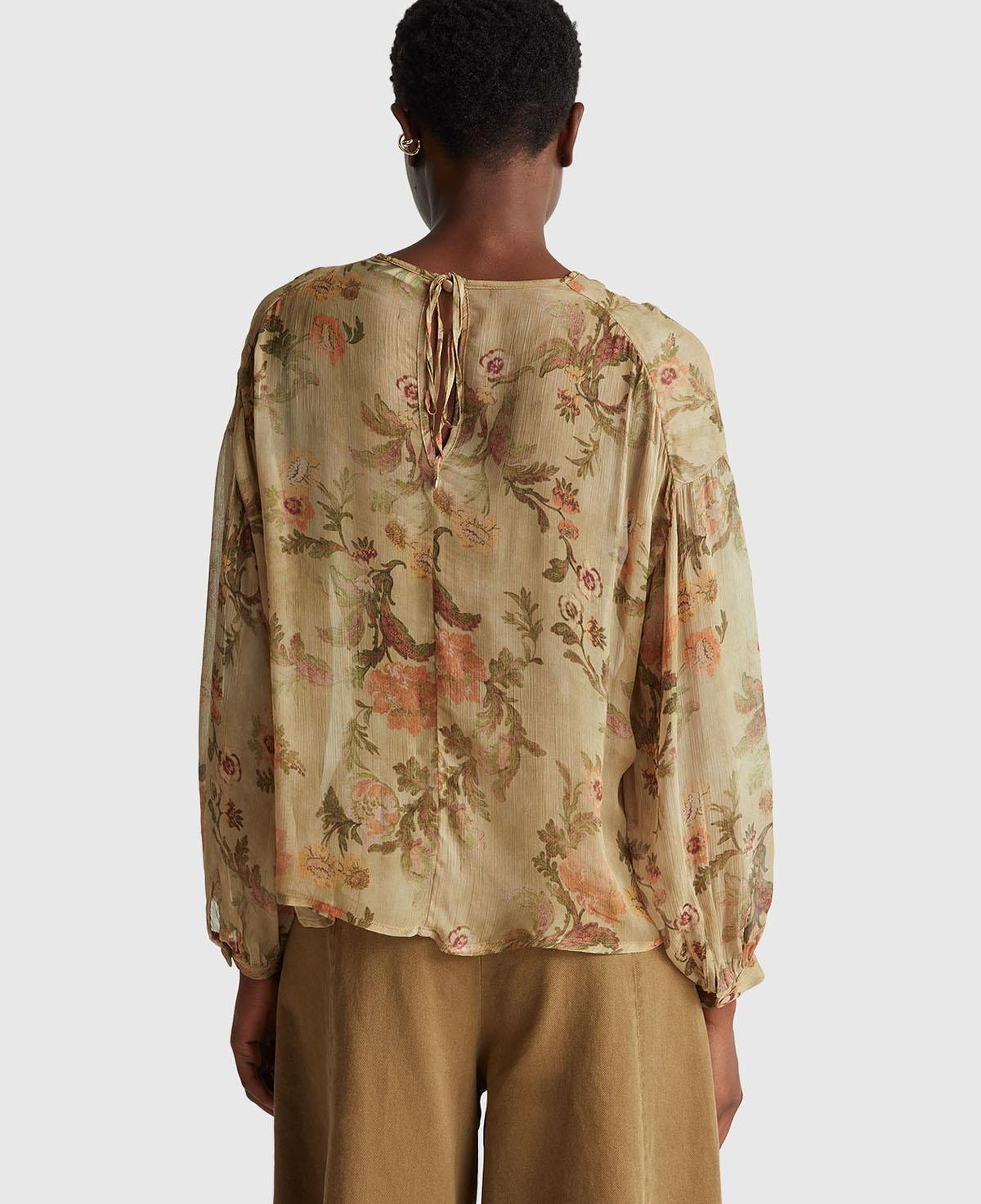 Kadın Bej %100 Viskoz Çiçek Desenli Dökümlü Bluz