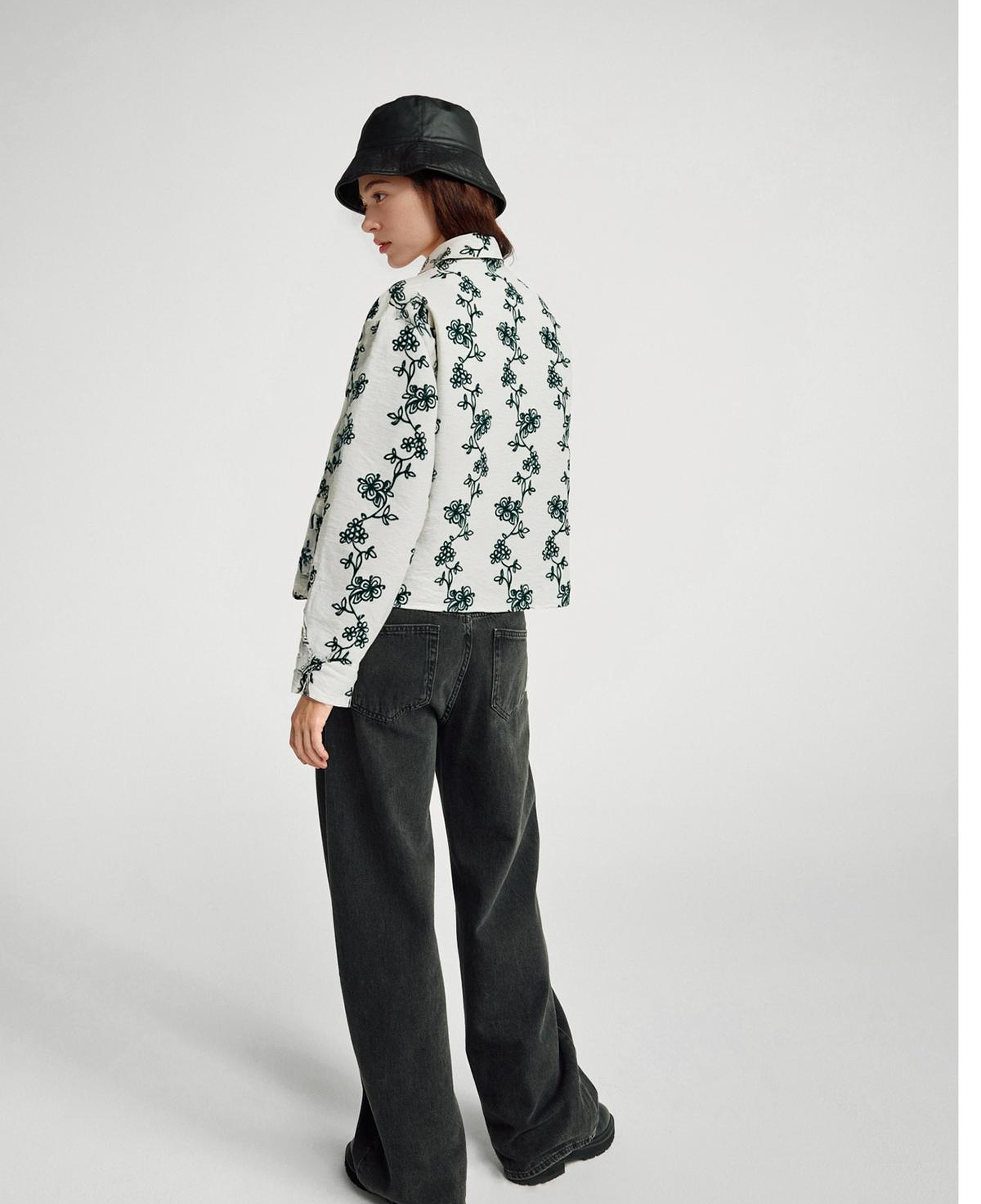 Kadın Ekru-Yeşil Viskoz Karışımlı Çiçek Desenli Boxy Fit Gömlek