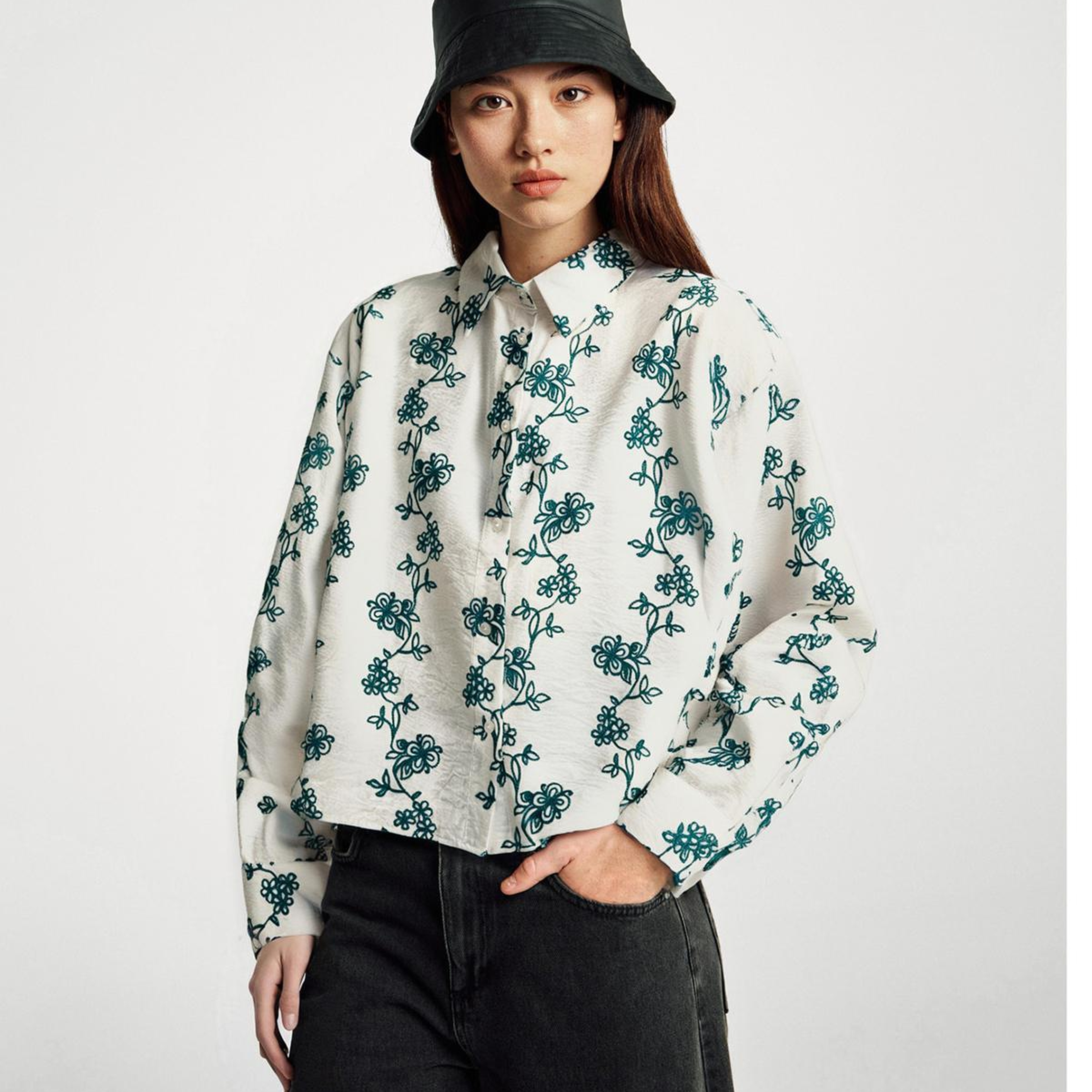 Kadın Ekru-Yeşil Viskoz Karışımlı Çiçek Desenli Boxy Fit Gömlek