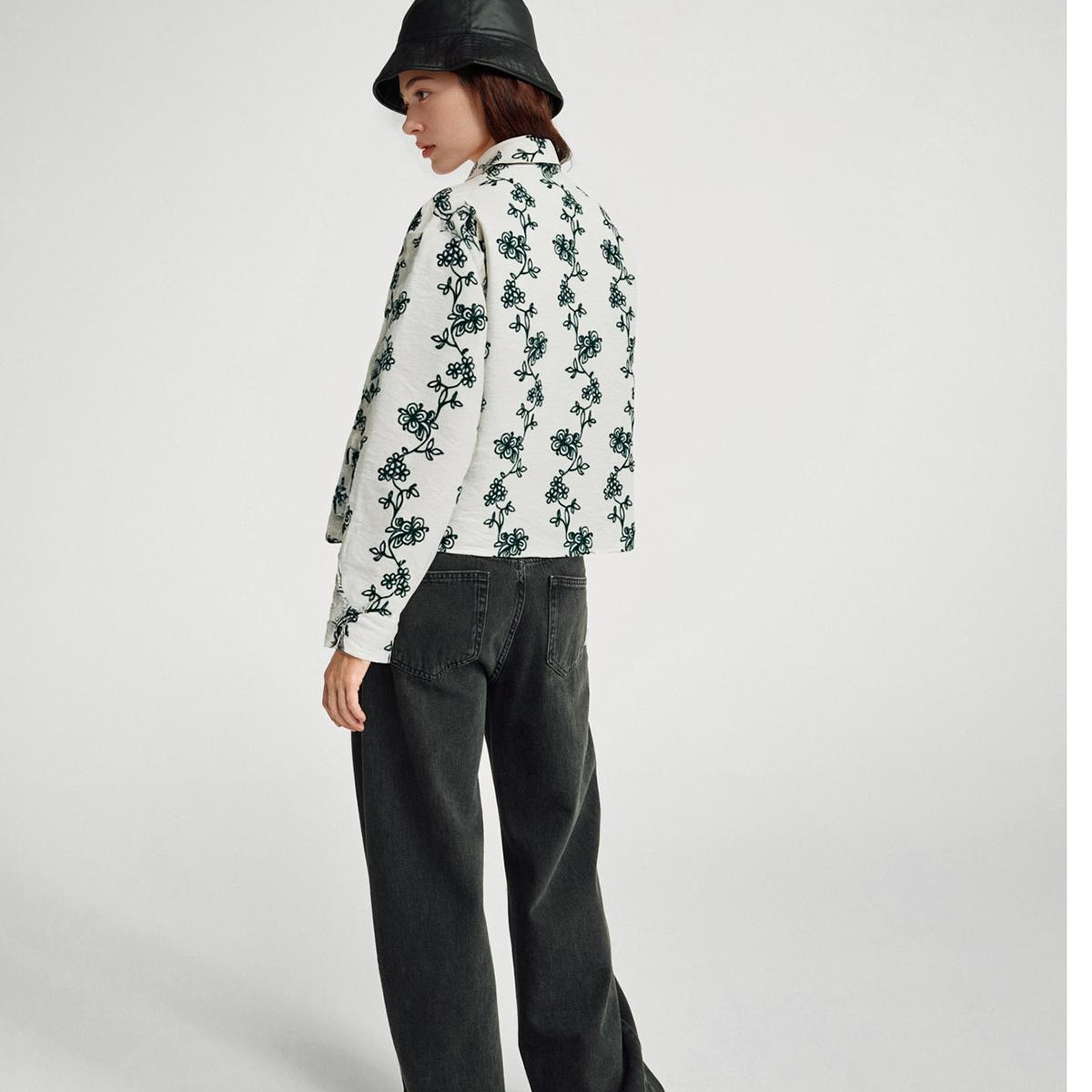 Kadın Ekru-Yeşil Viskoz Karışımlı Çiçek Desenli Boxy Fit Gömlek