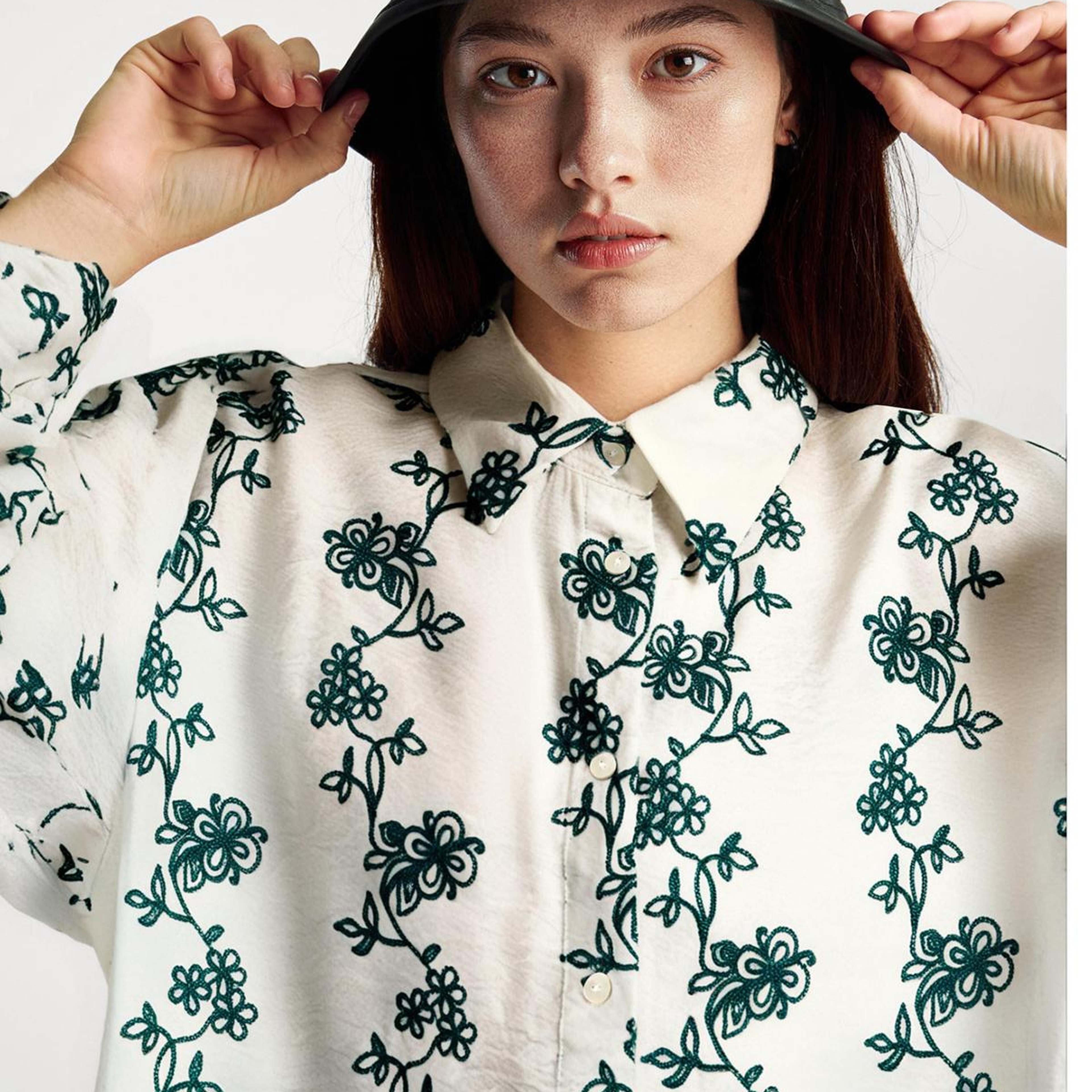 Kadın Ekru-Yeşil Viskoz Karışımlı Çiçek Desenli Boxy Fit Gömlek