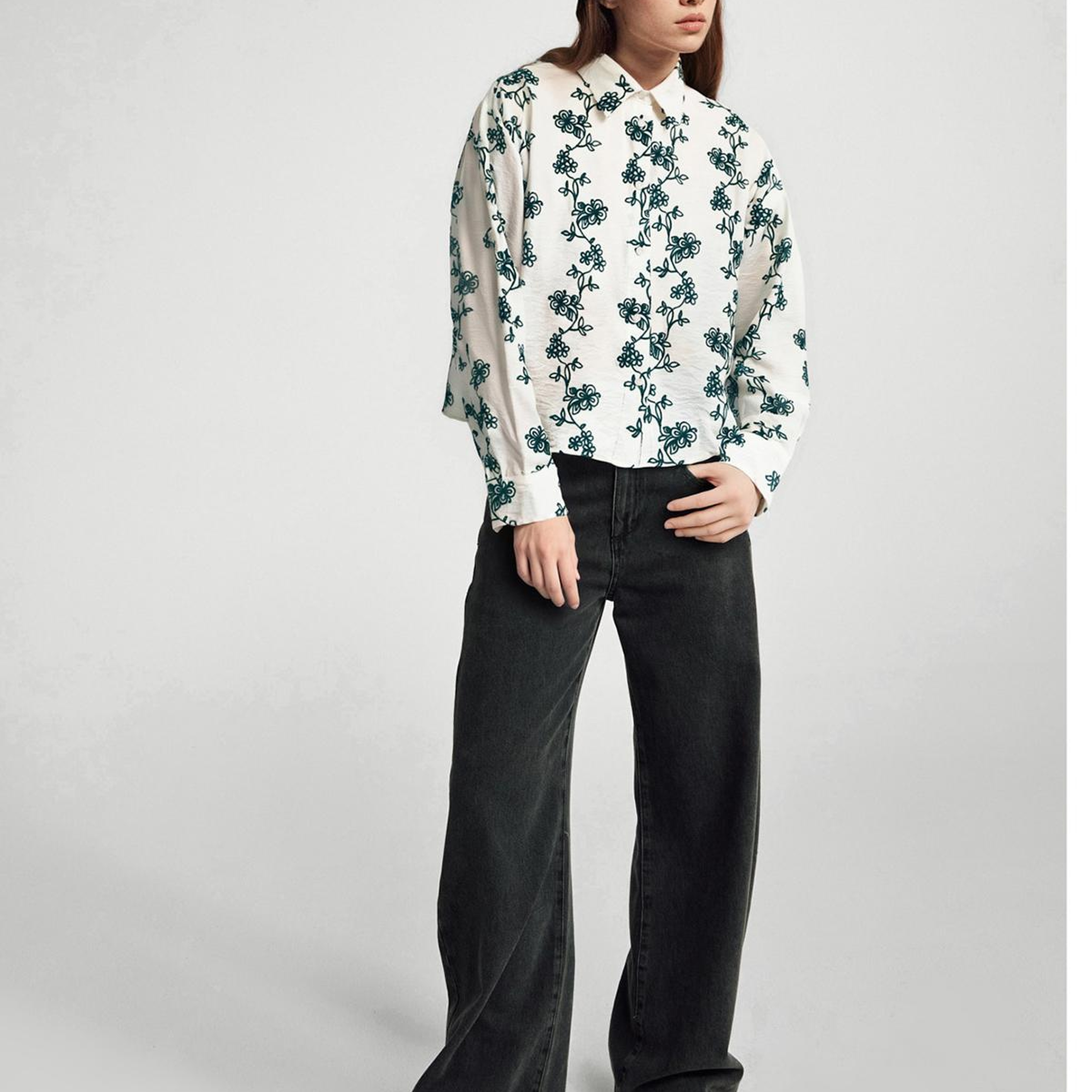 Kadın Ekru-Yeşil Viskoz Karışımlı Çiçek Desenli Boxy Fit Gömlek