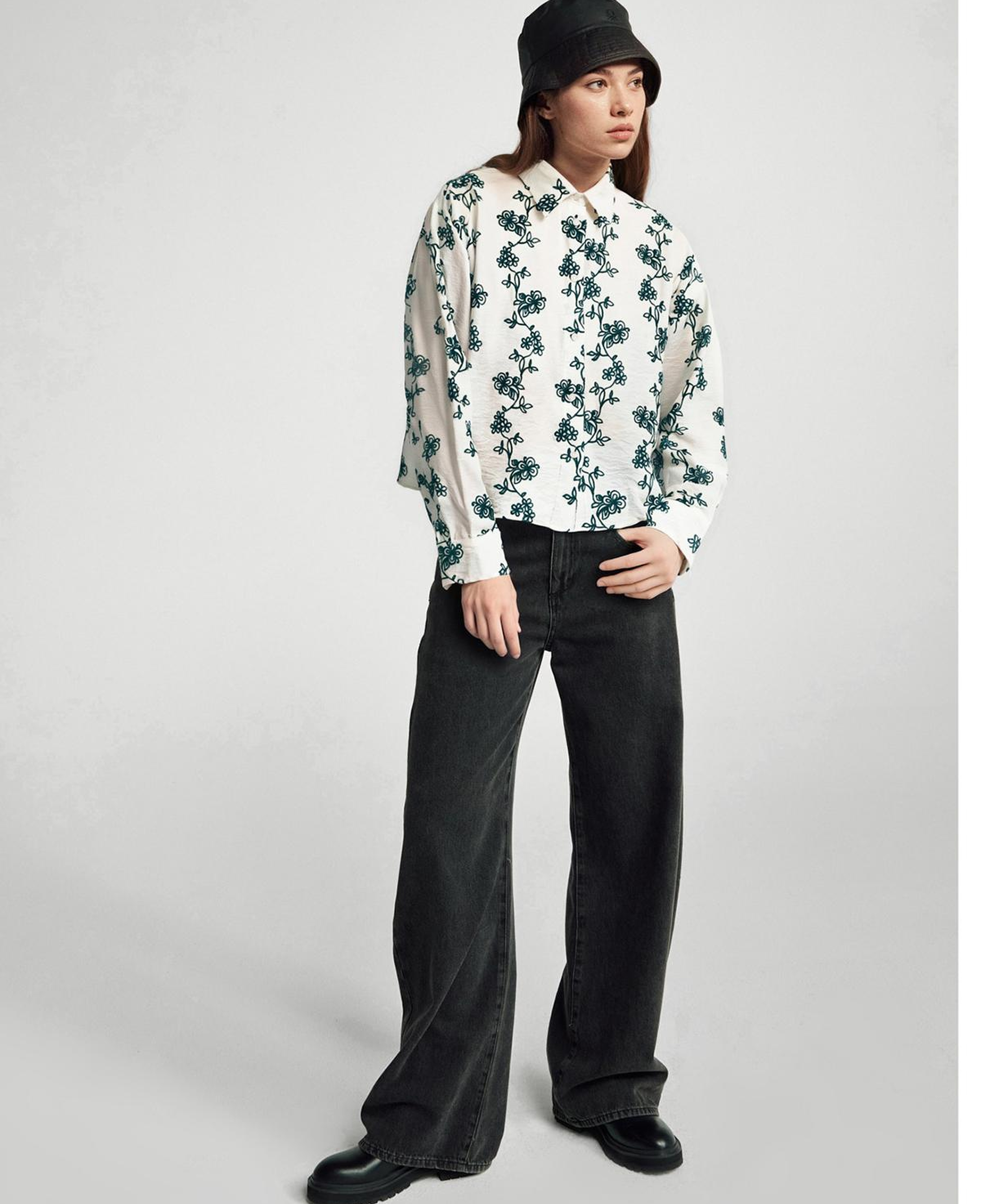 Kadın Ekru-Yeşil Viskoz Karışımlı Çiçek Desenli Boxy Fit Gömlek