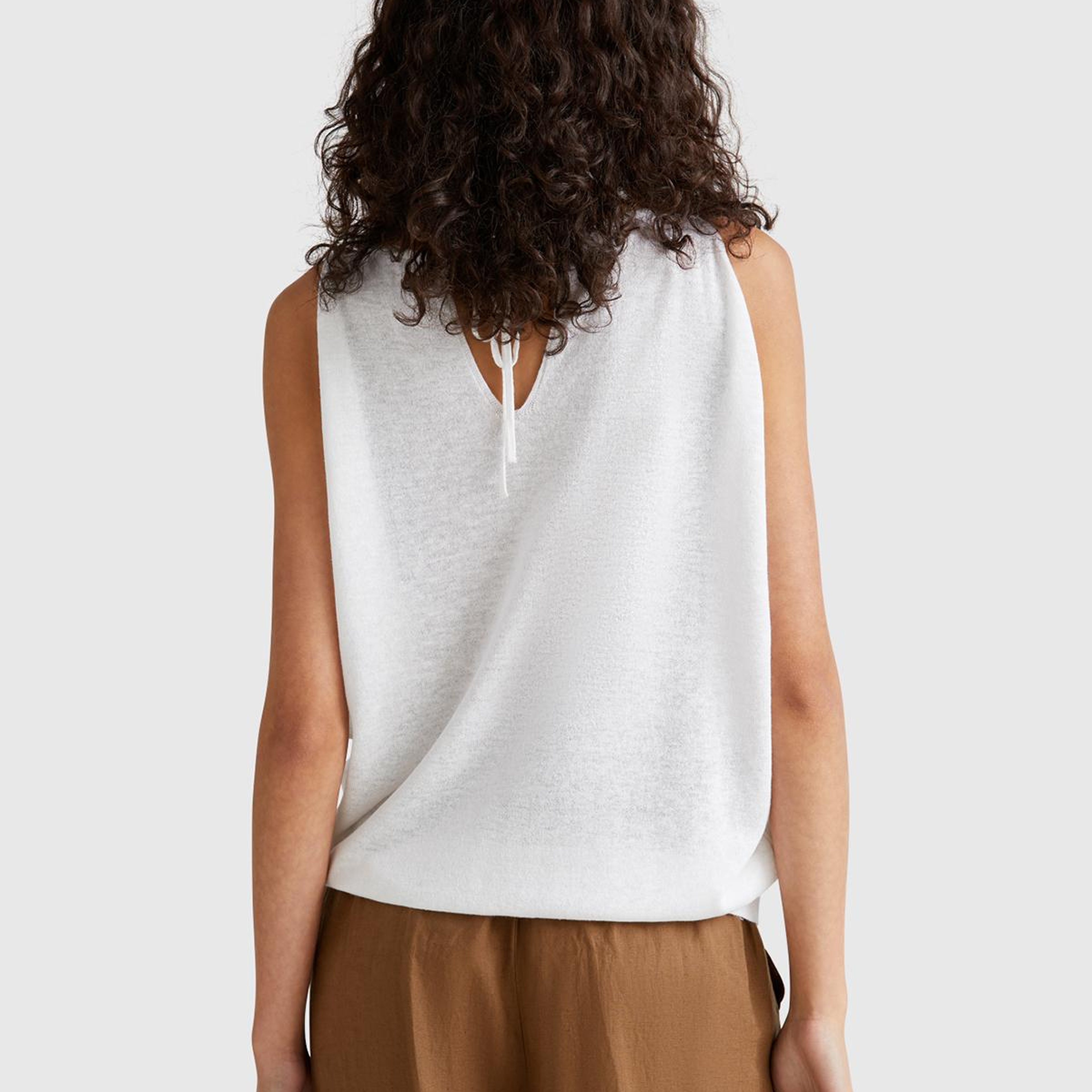 Kadın Beyaz Keten Karışımlı Omzu Açık Triko Kazak