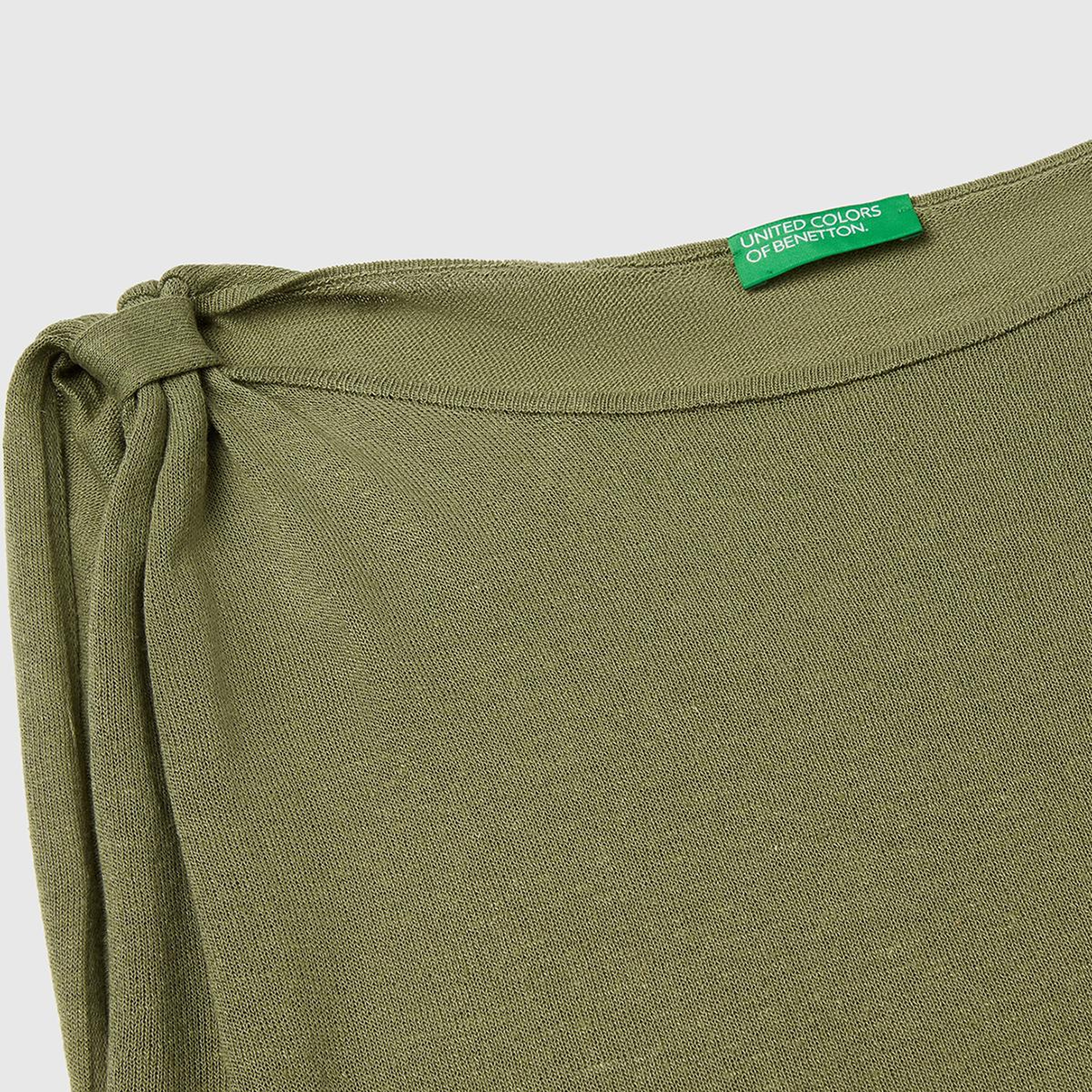 Kadın Adaçayı yeşili Keten Karışımlı Asimetrik Kolsuz Kazak