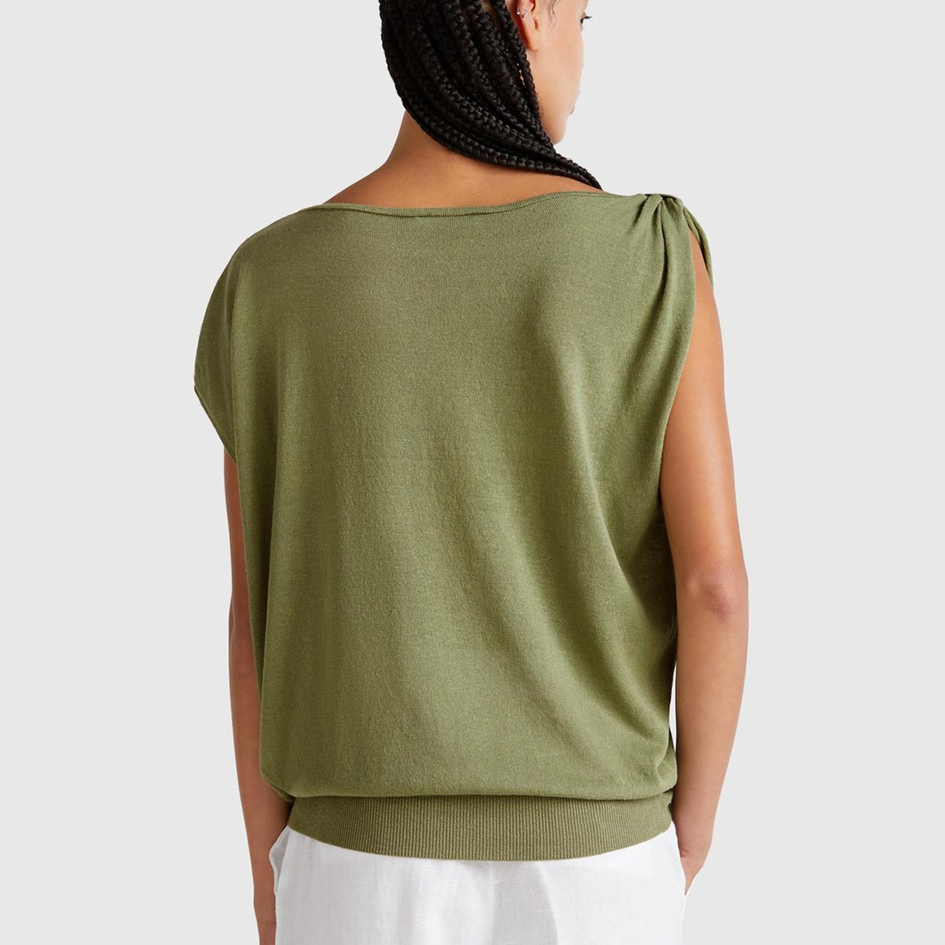 Kadın Adaçayı yeşili Keten Karışımlı Asimetrik Kolsuz Kazak