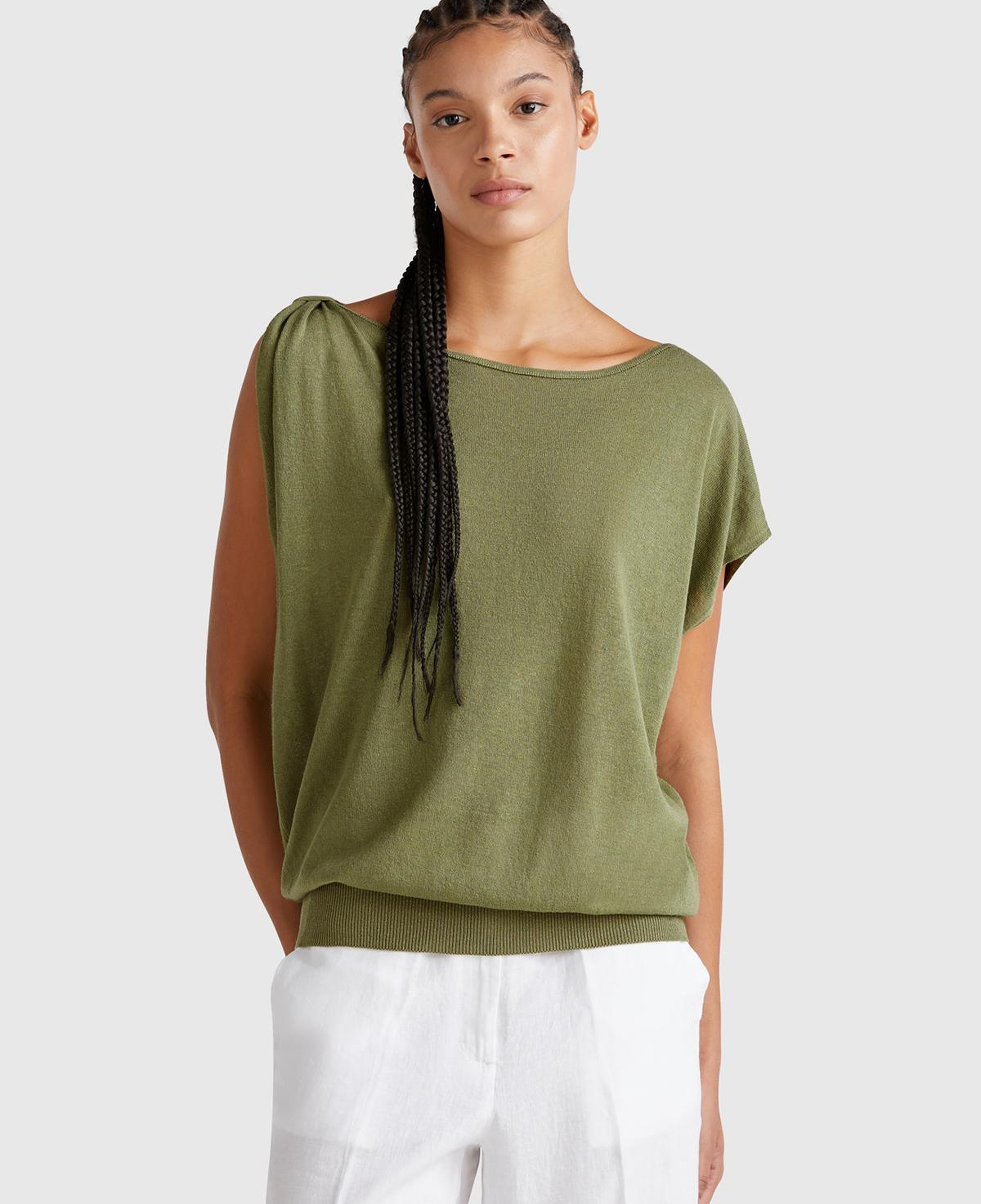 Kadın Adaçayı yeşili Keten Karışımlı Asimetrik Kolsuz Kazak