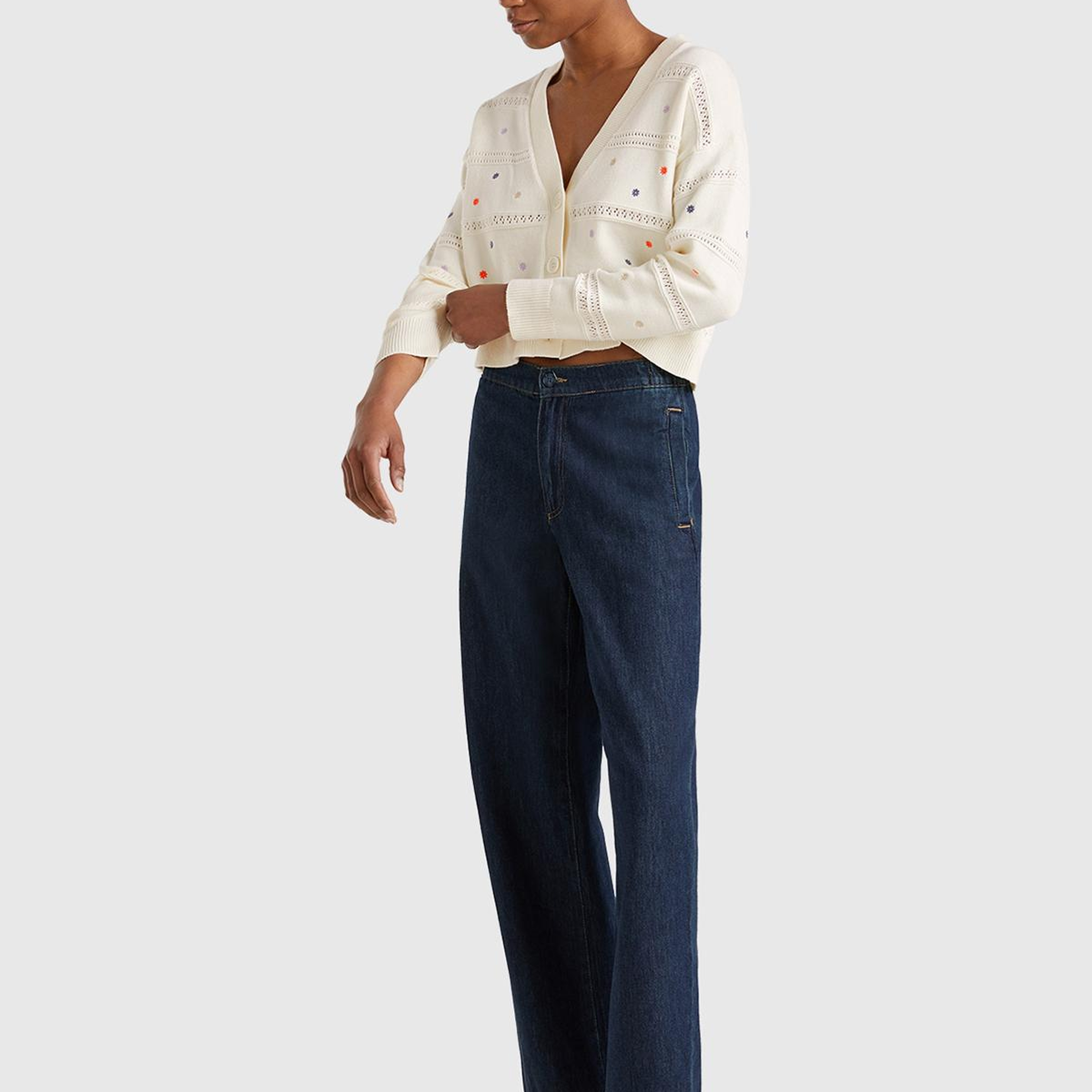 Kadın Krem %100 Pamuk Çiçek İşlemeli Nervür Detaylı Düşük Omuzlu Hırka