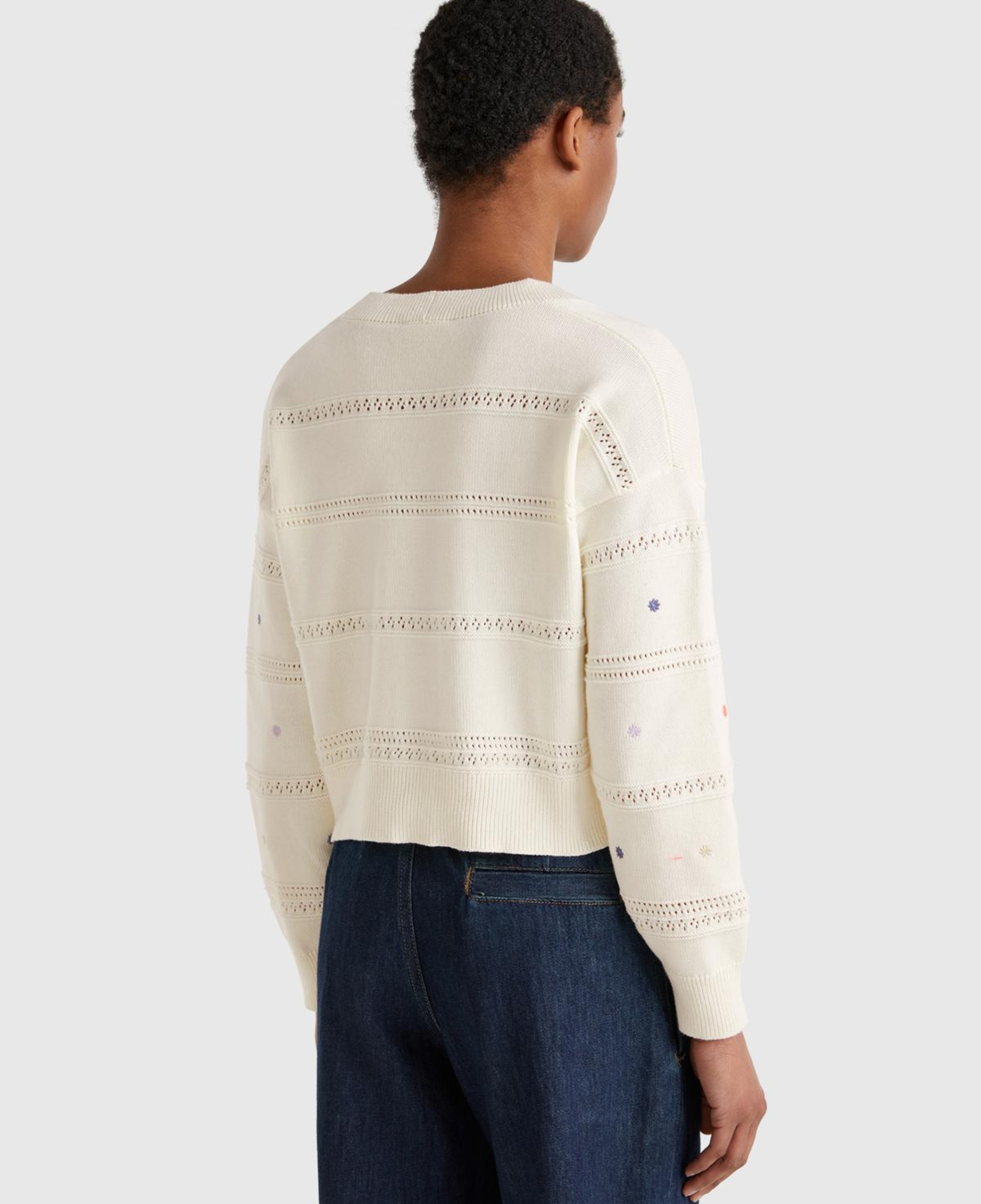 Kadın Krem %100 Pamuk Çiçek İşlemeli Nervür Detaylı Düşük Omuzlu Hırka