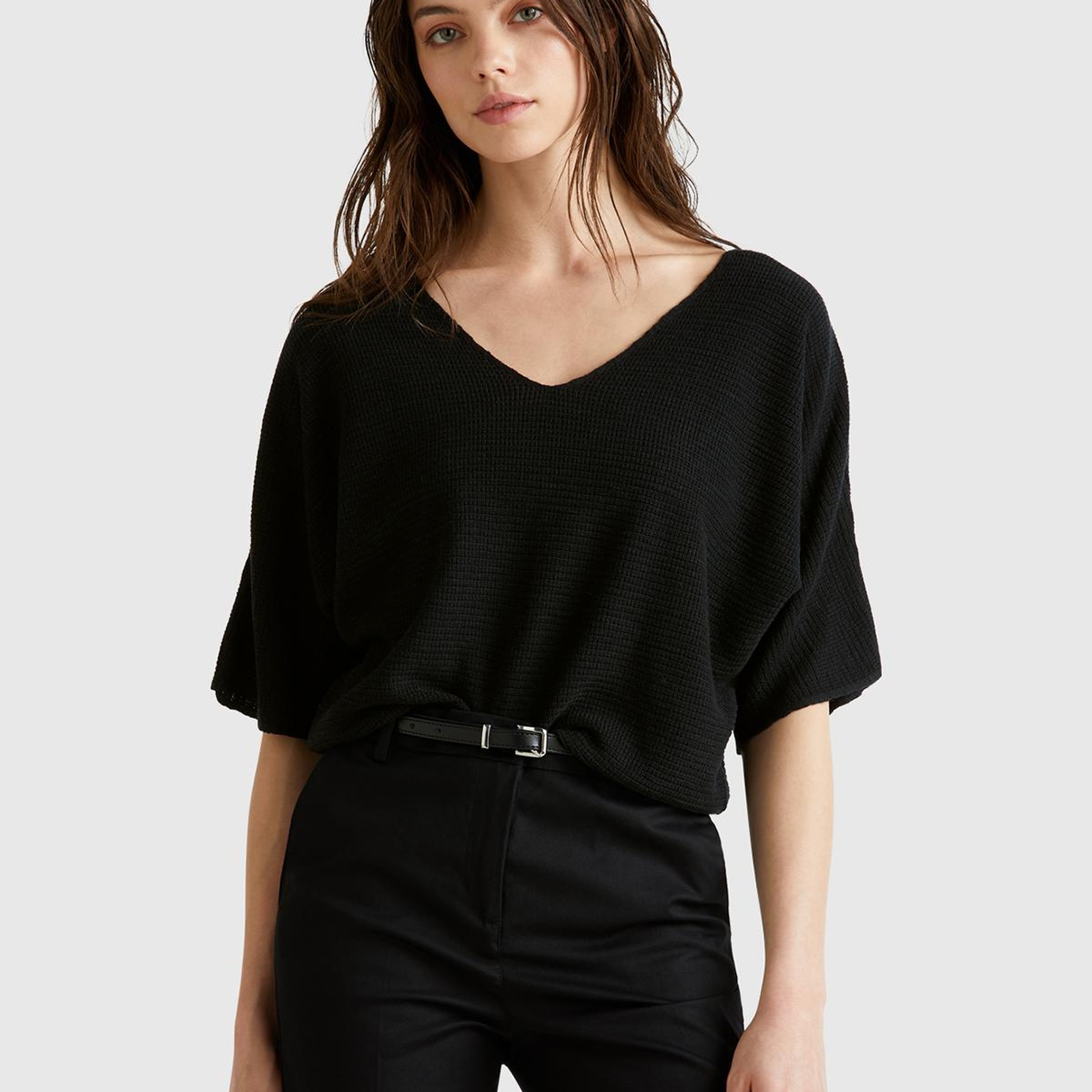 Kadın Siyah Pamuk ve Keten Karışımlı Çizgili Dikişsiz V Yaka Kolsuz Üst