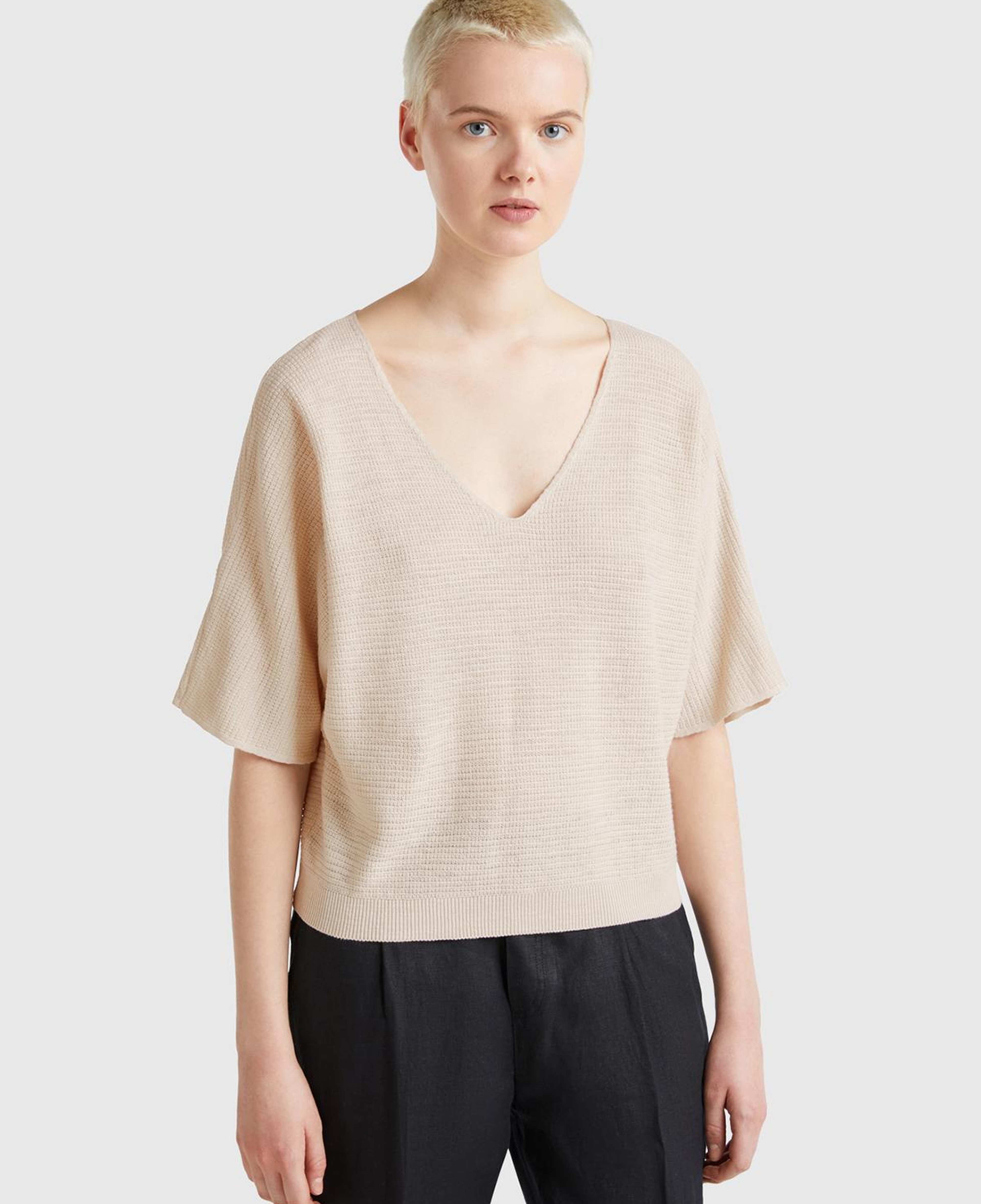 Kadın Taş Rengi Pamuk ve Keten Karışımlı Çizgili Dikişsiz V Yaka Kolsuz Üst