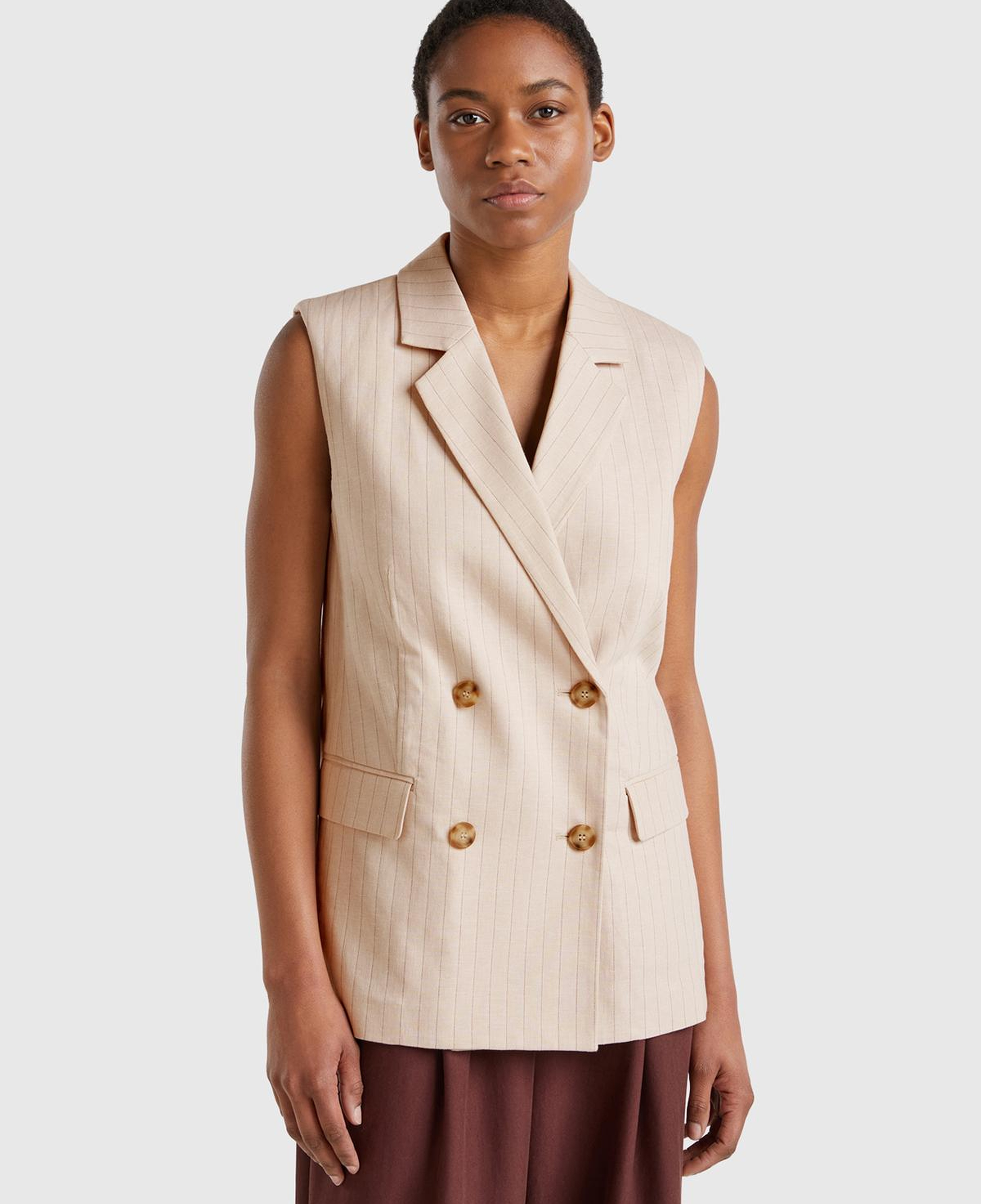 Kadın Bej Pamuk ve Keten Karışımlı İnce Çizgili Cepli Kruvaze Yelek