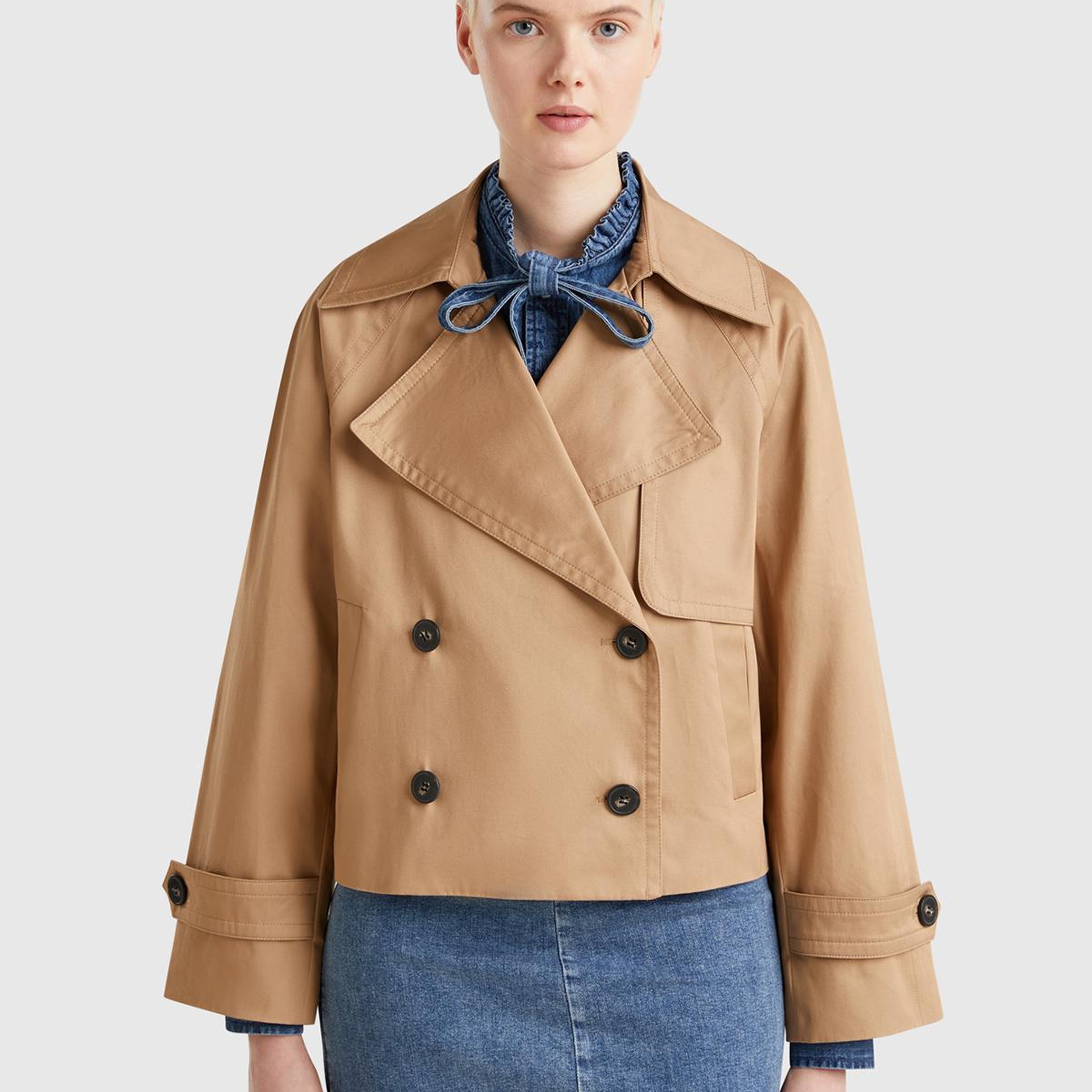 Kadın Bej Pamuklu Önü ve Kolu Düğmeli Astarlı Crop Ceket